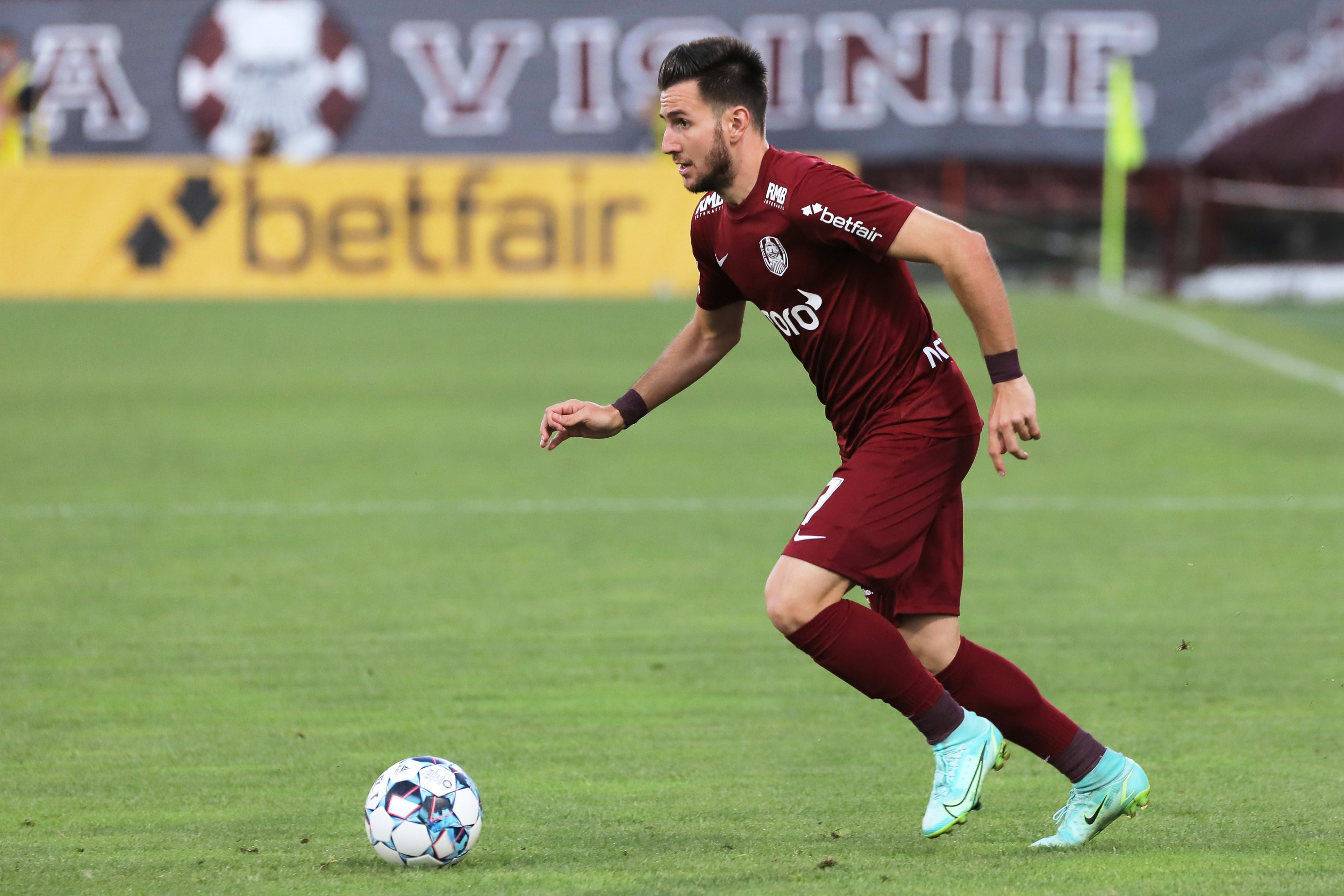 אדריאן פאון במדי קלוז'