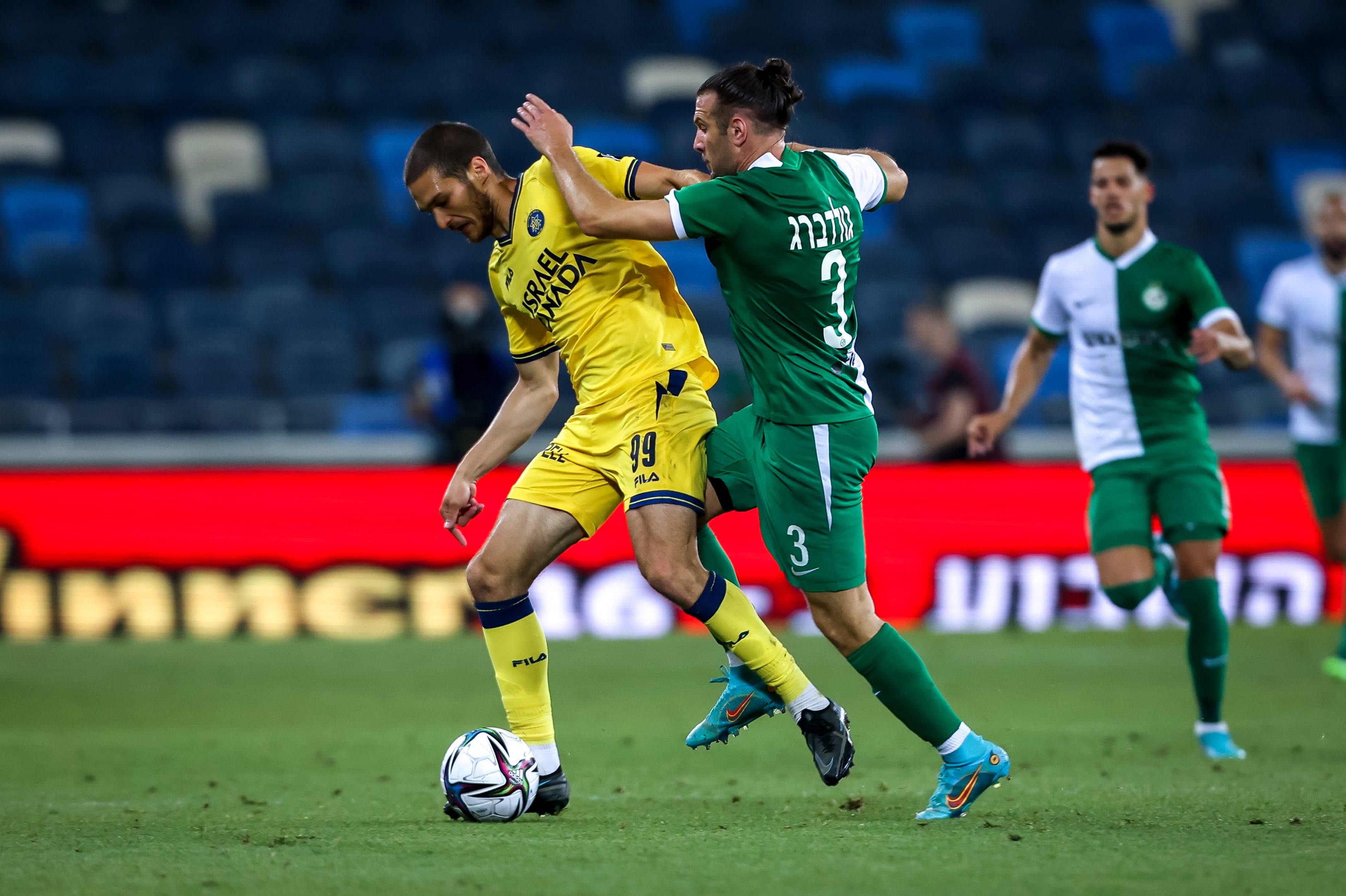 שחקן מכבי תל אביב ג'ורג'ה יובאנוביץ' מול שחקן מכבי חיפה שון גולדברג