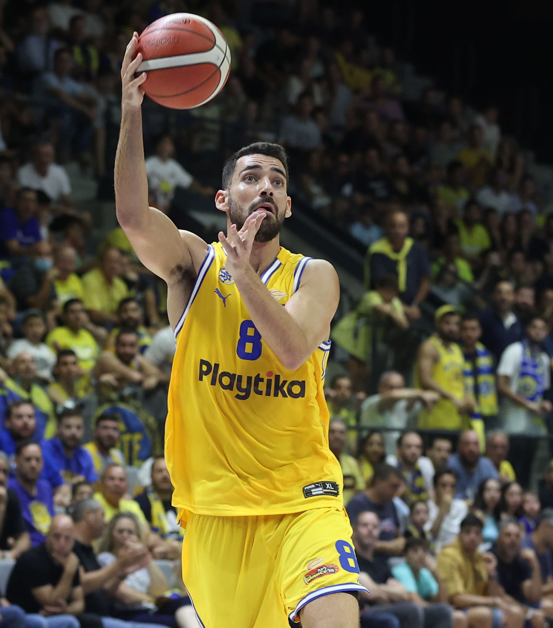 שחקן מכבי תל אביב רפי מנקו