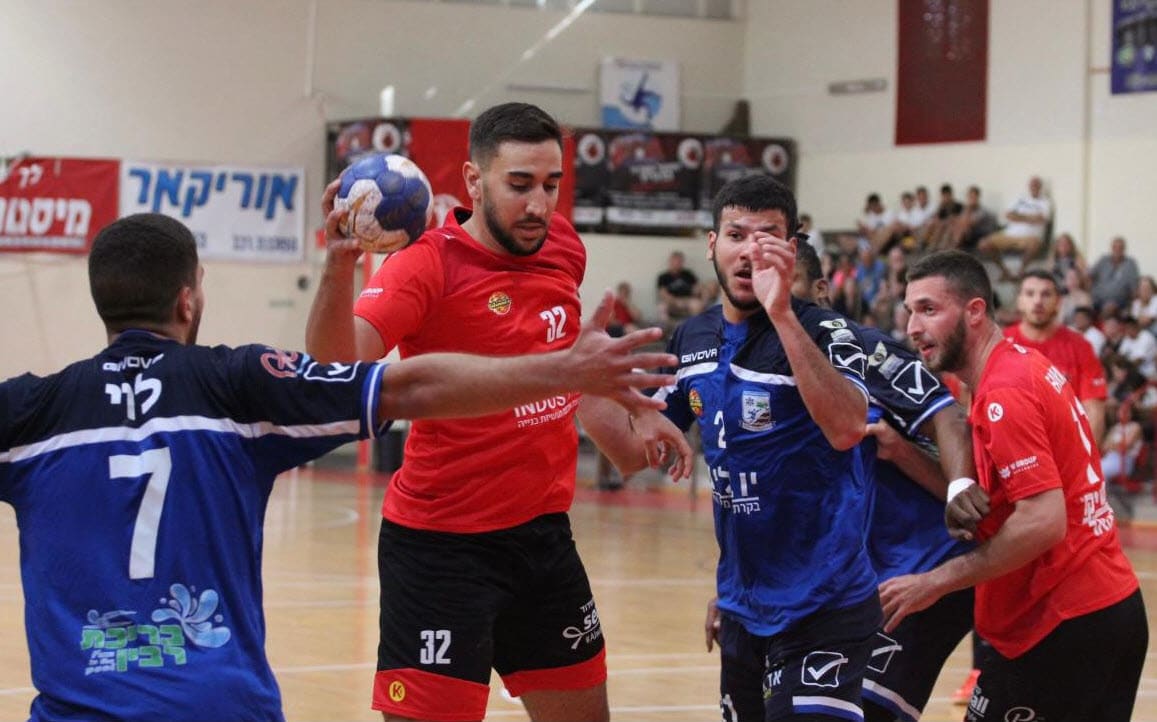 שחקן הפועל אשדוד כדור יד איתי סויסה