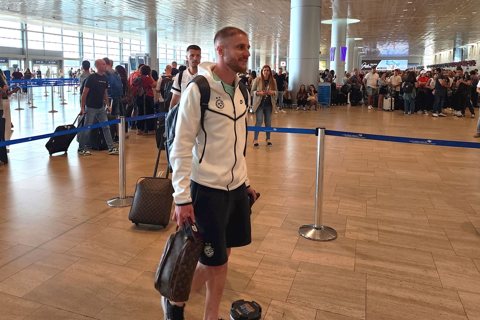 פייר קורנו שחקן מכבי חיפה לפני ההמראה לטורינו