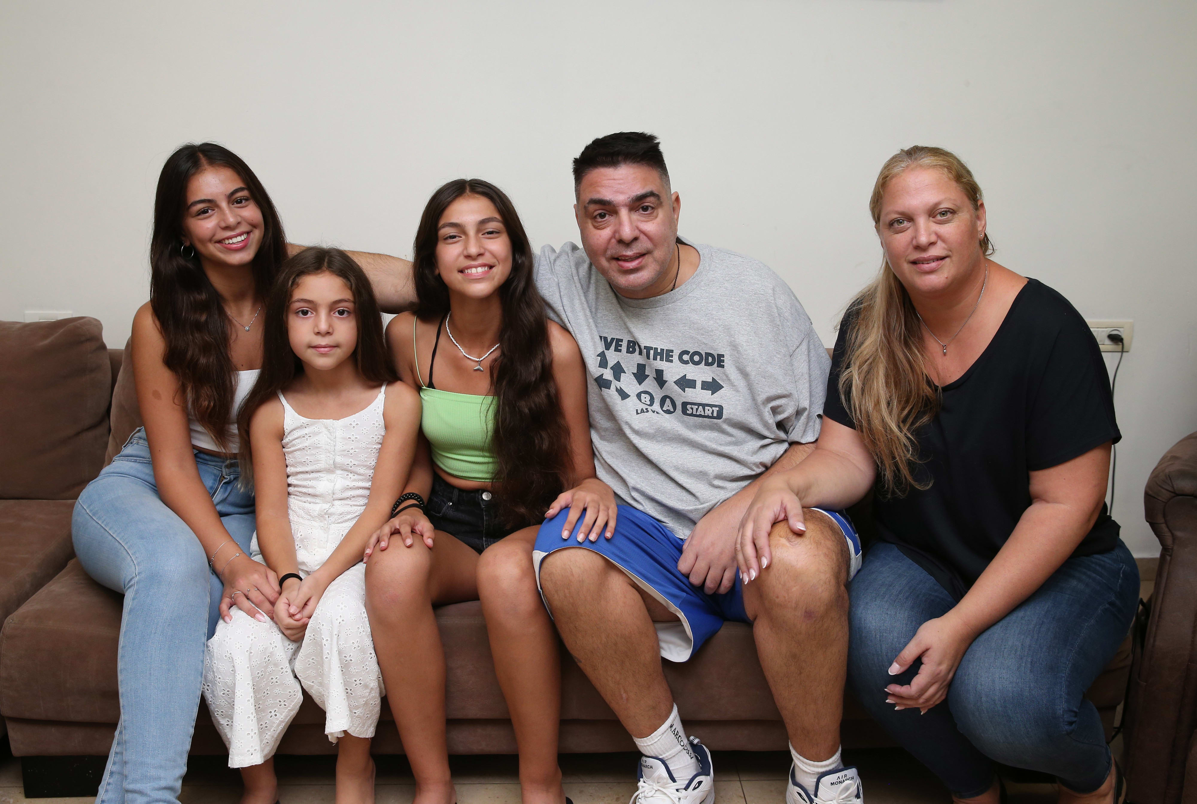 פיני לוי עם משפחתו