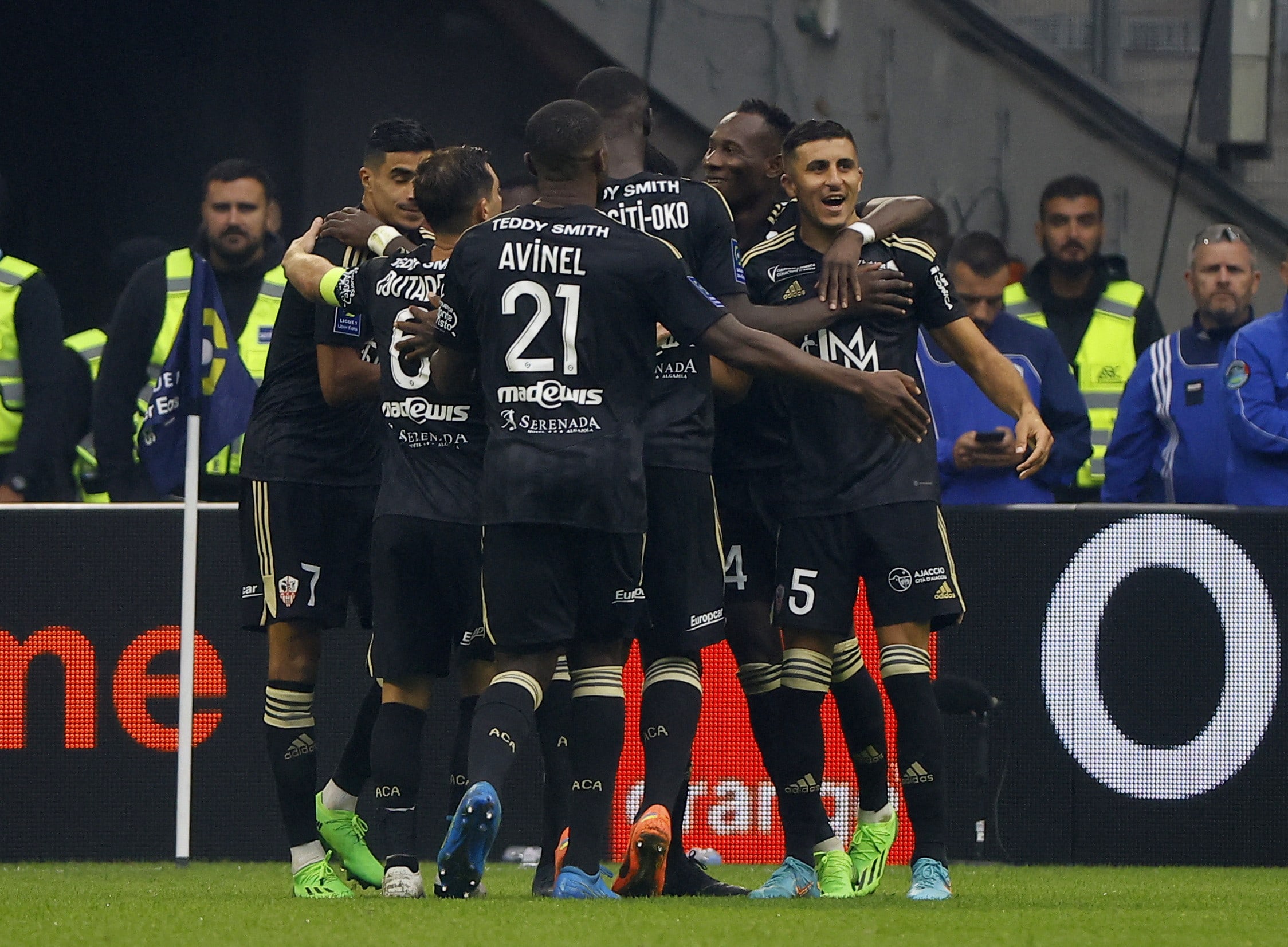 שחקני אז'קסיו חוגגים