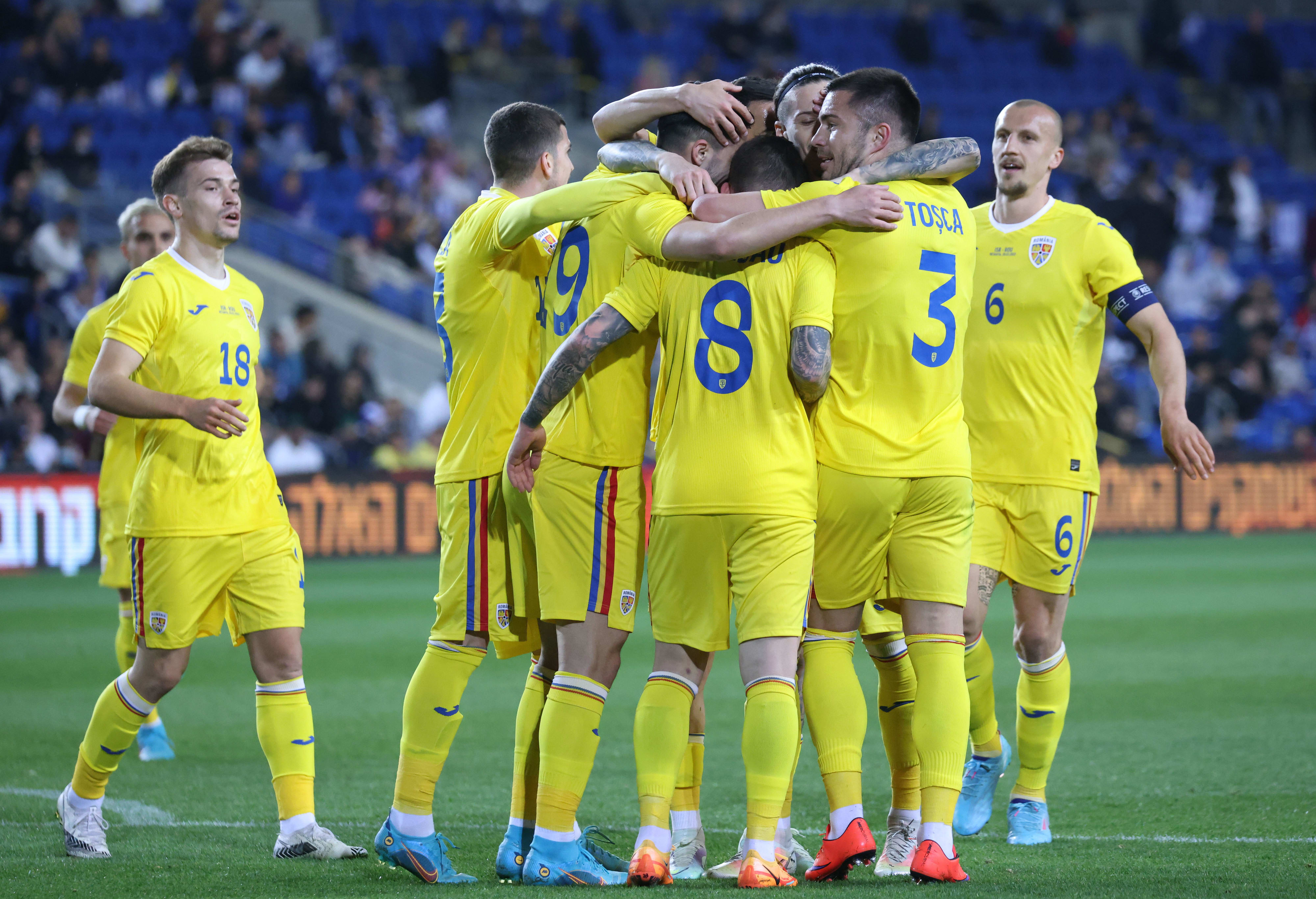 נבחרת רומניה חוגגת נגד נבחרת ישראל באצטדיון בנתניה