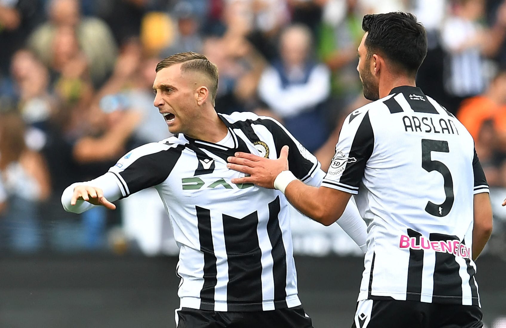 ג'רארד דאולופאו שחקן אודינזה חוגג שער