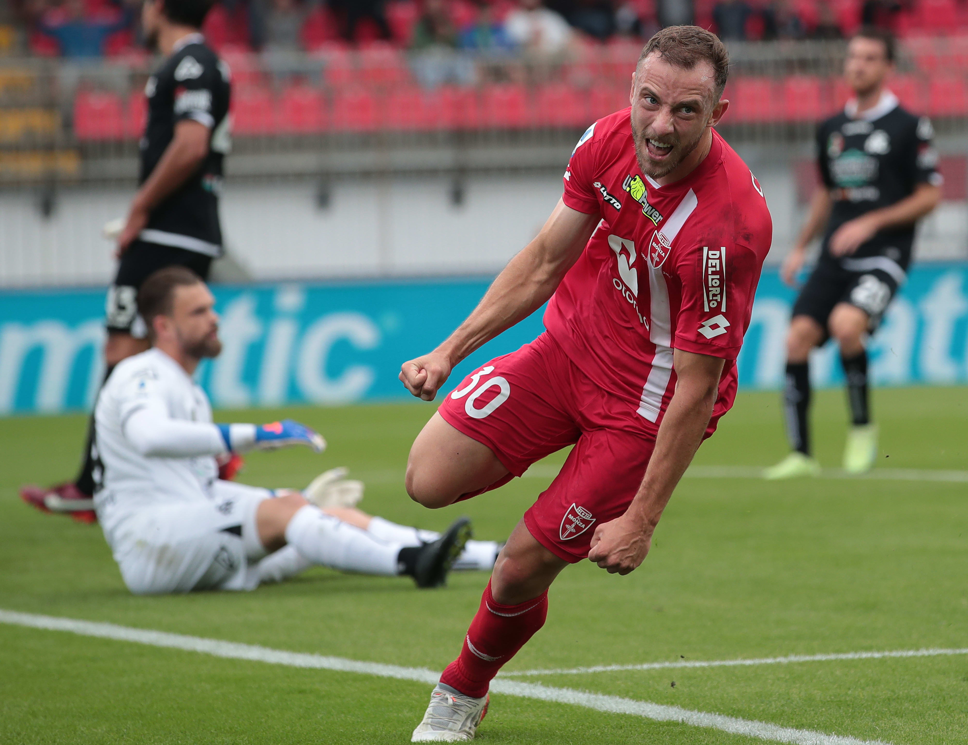 קרלוס אוגוסטו שחקן מונצה חוגג שער