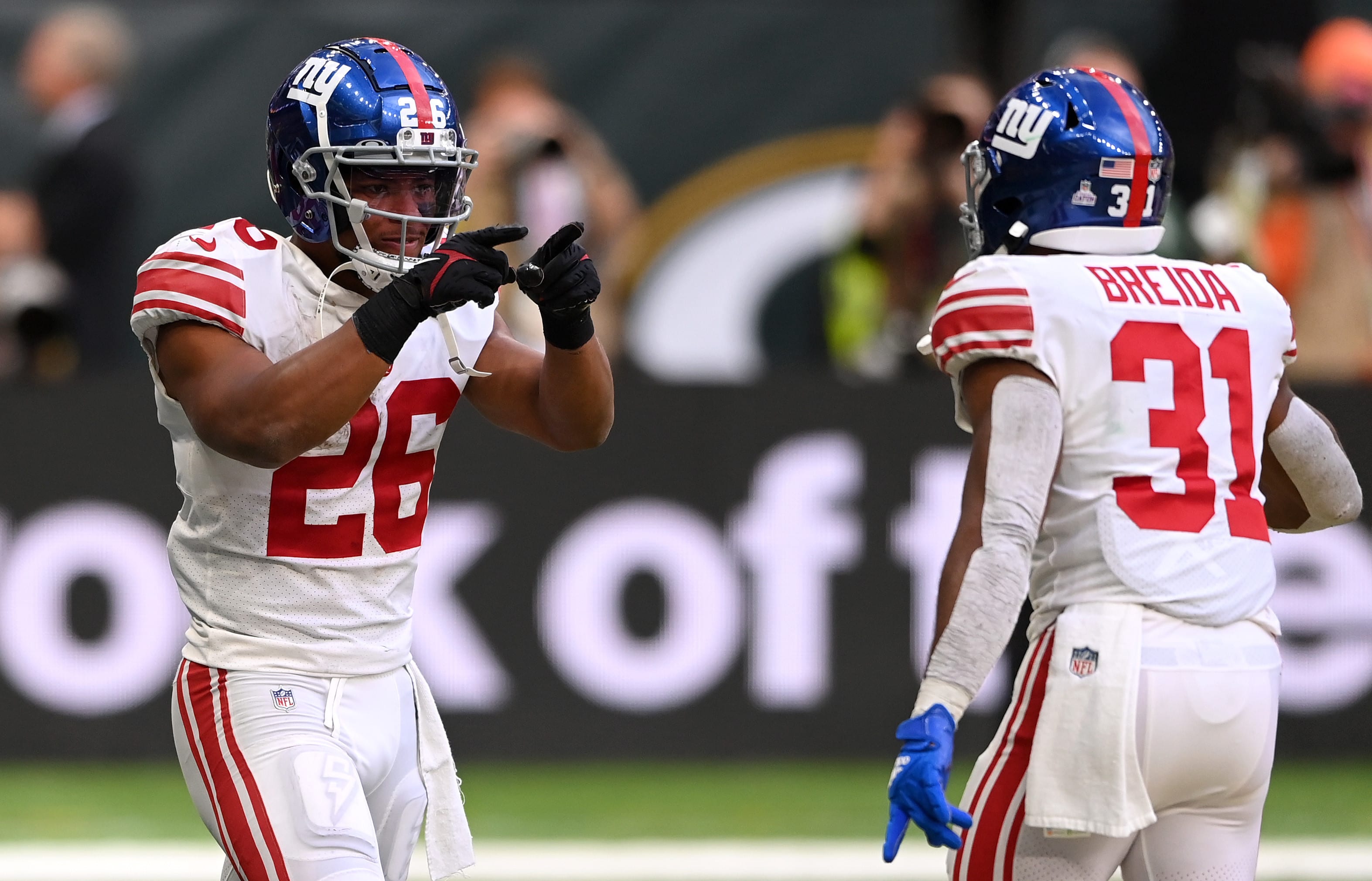 שחקן ניו יורק ג'איינטס סקוון בארקלי חוגג טאצ'דאון