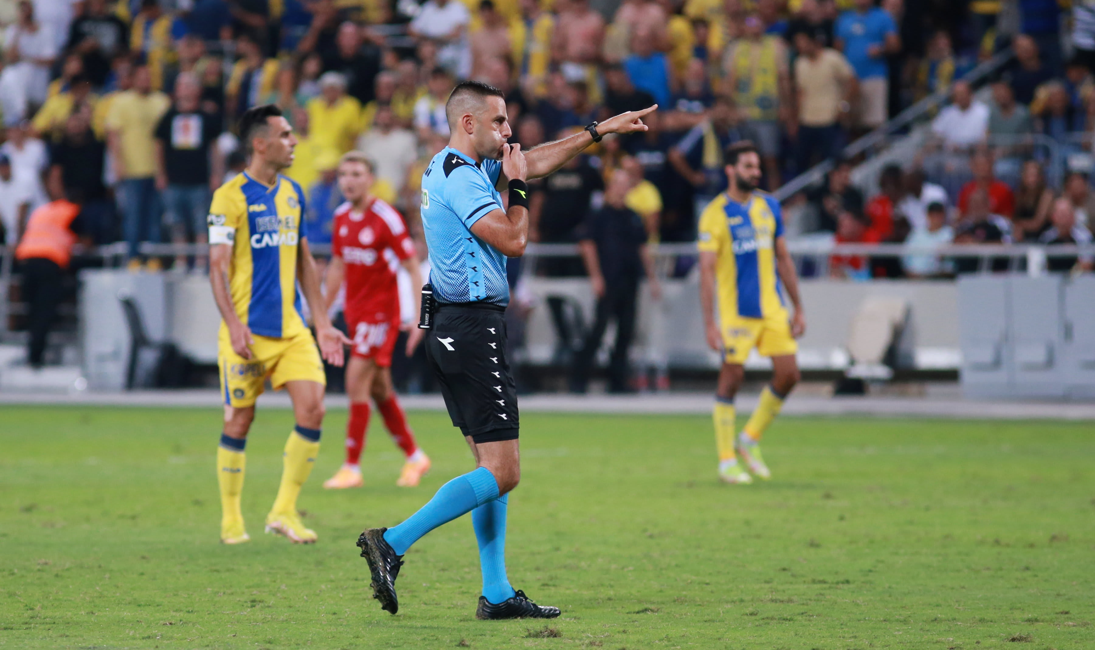 רועי ריינשרייבר, השופט בדרבי התל אביבי