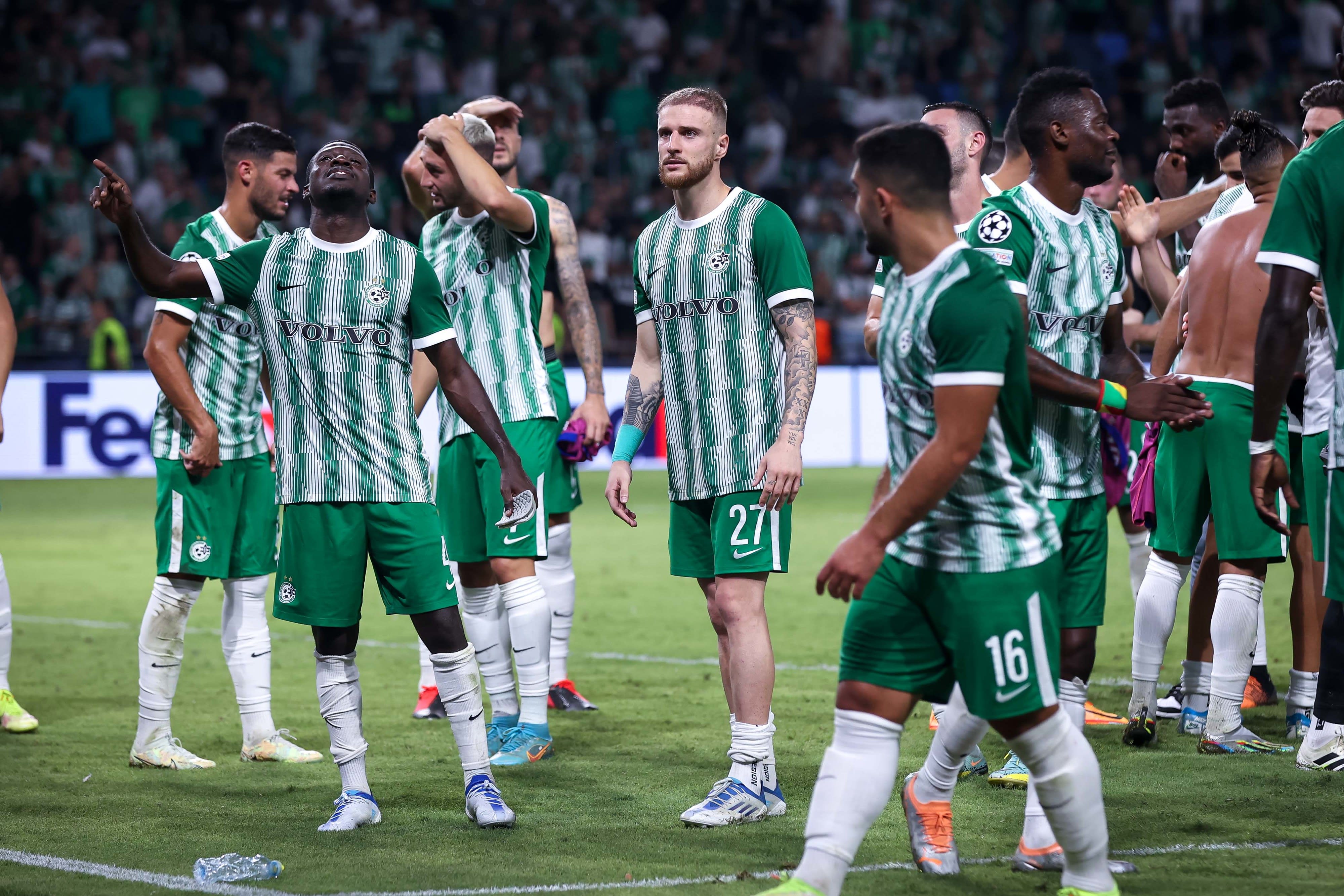 שחקני מכבי חיפה חוגגים