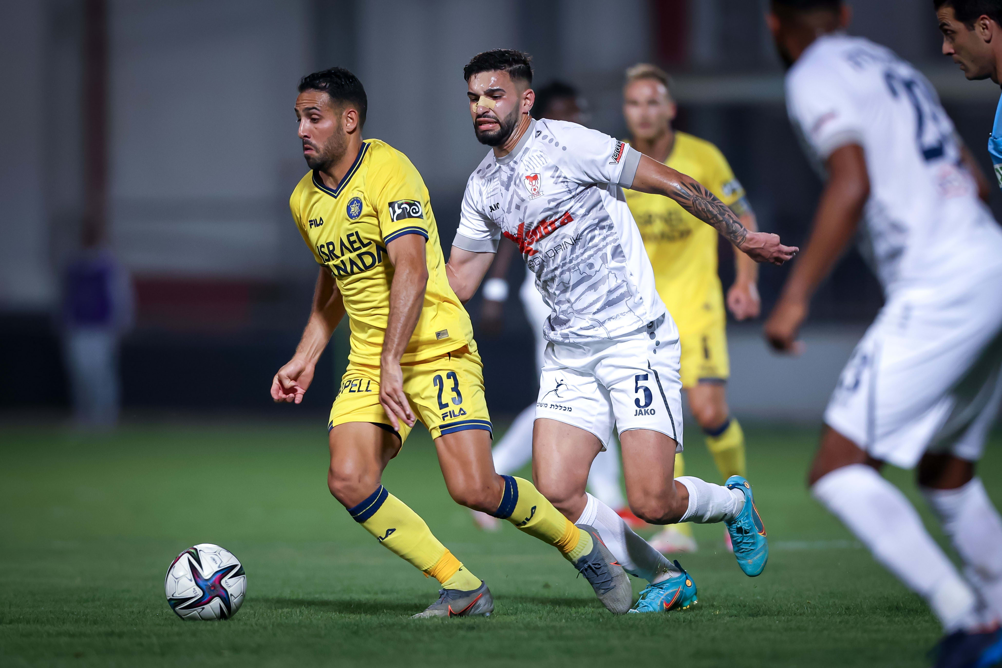 שחקן בני סכנין גבי ג'ורי מול שחקן מכבי תל אביב, אייל גולסה