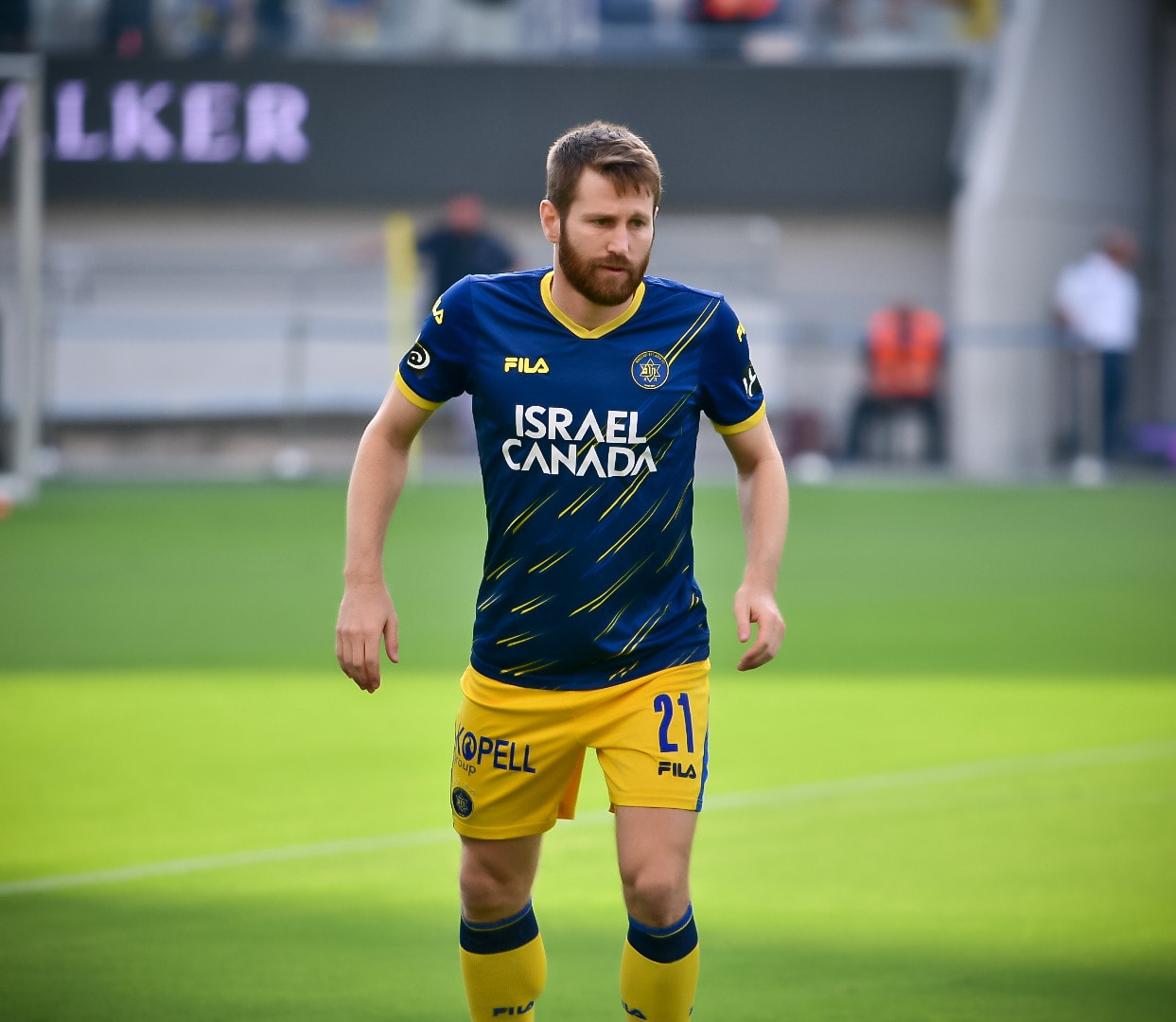 שרן ייני שחקן מכבי תל אביב בחימום