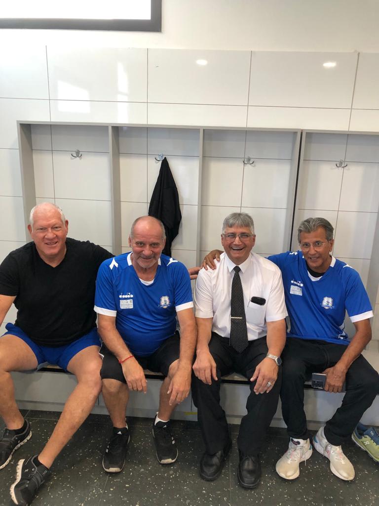 מימין: סימון דוידסון, שאפיק אל הוזייל, דורון רבינזון, אריה אלטר