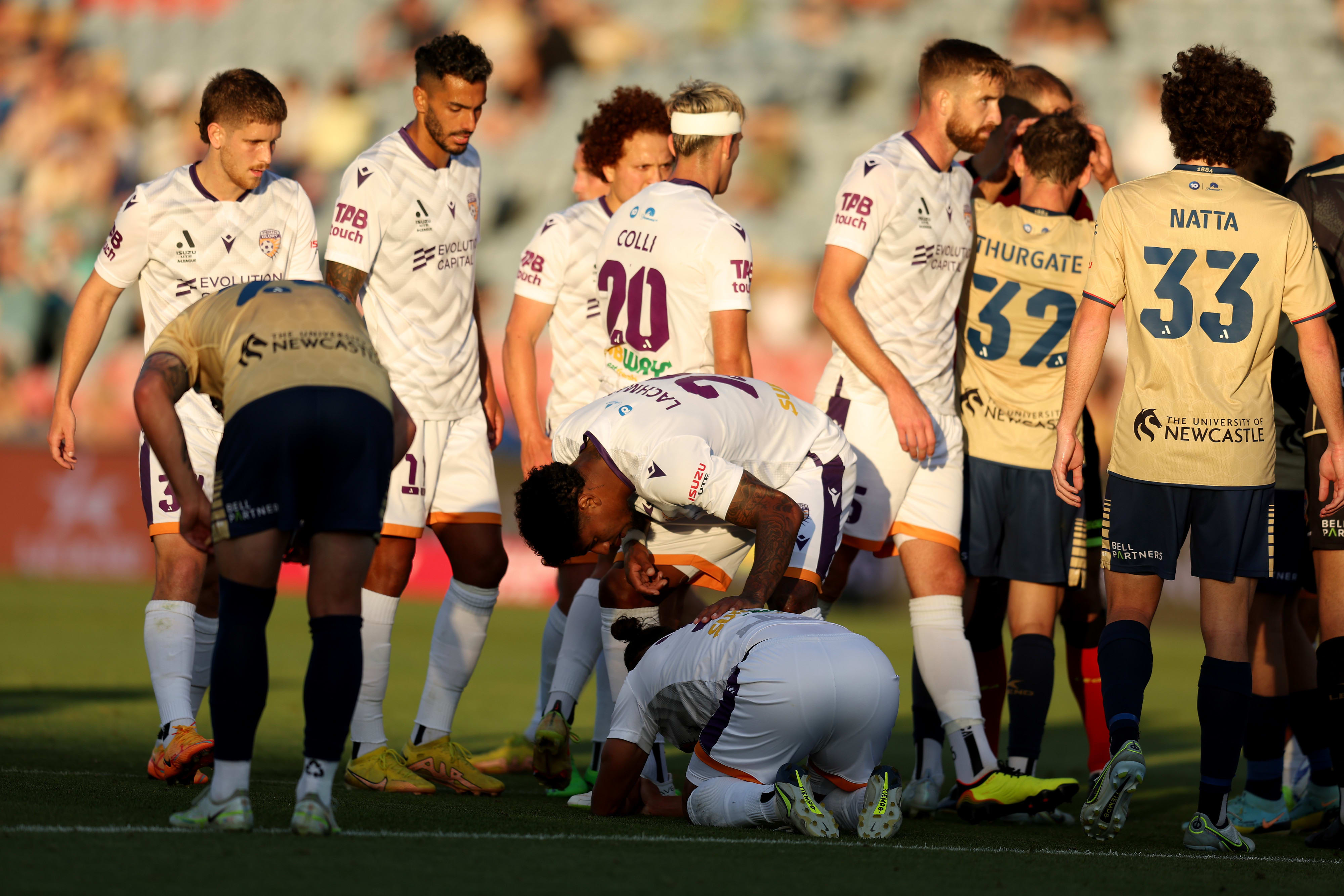 שחקני פרת' גלורי, בן אז'ובל שני משמאל