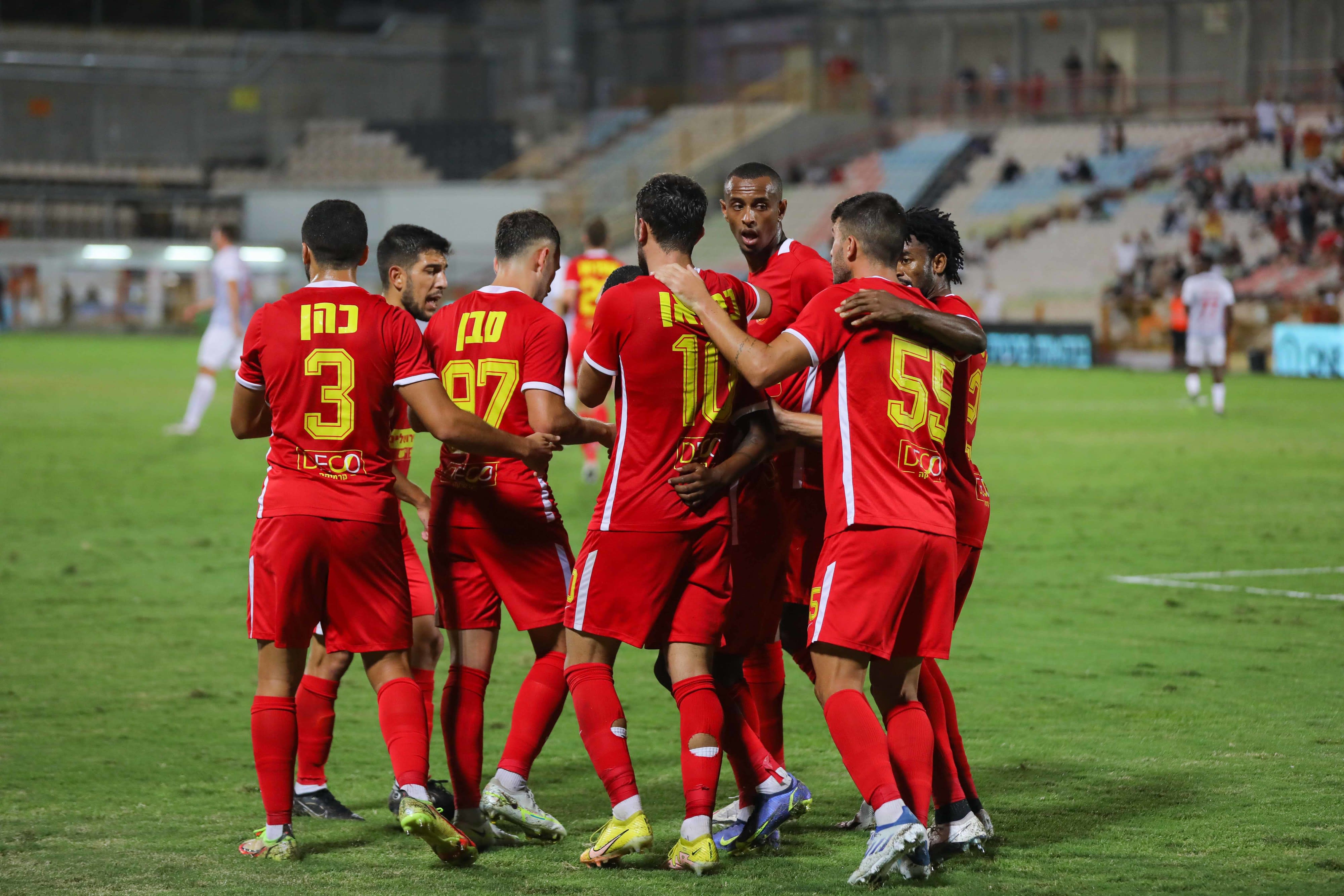 שחקני מ.ס. אשדוד חוגגים