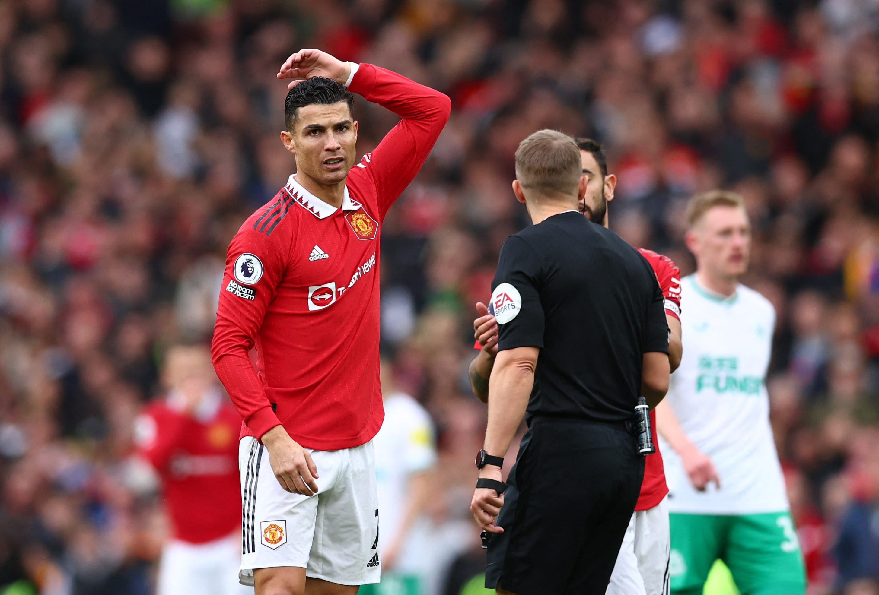 כריסטיאנו רונאלדו מתוסכל אחרי שער שנפסל לו במדי מנצ'סטר יונייטד