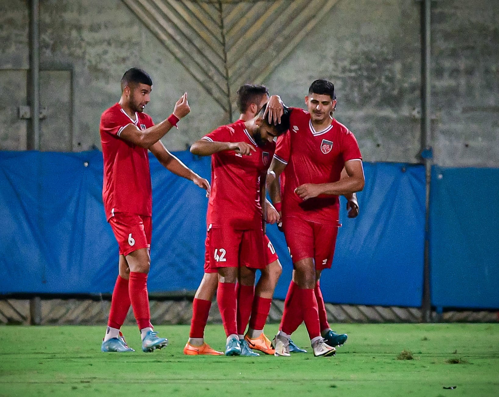 שחקני מ.ס. כפר קאסם חוגגים