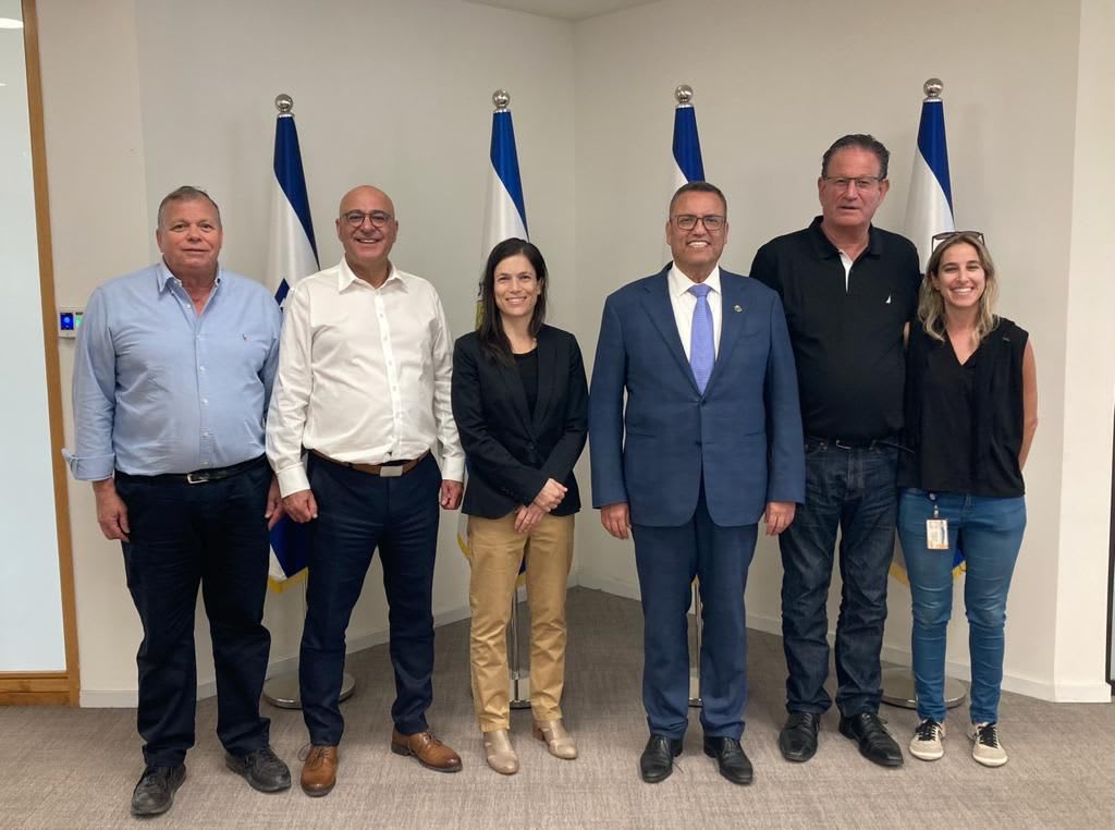 ראש עיריית ירושלים משה לאון עם ראשי התאחדות הטקוואנדו