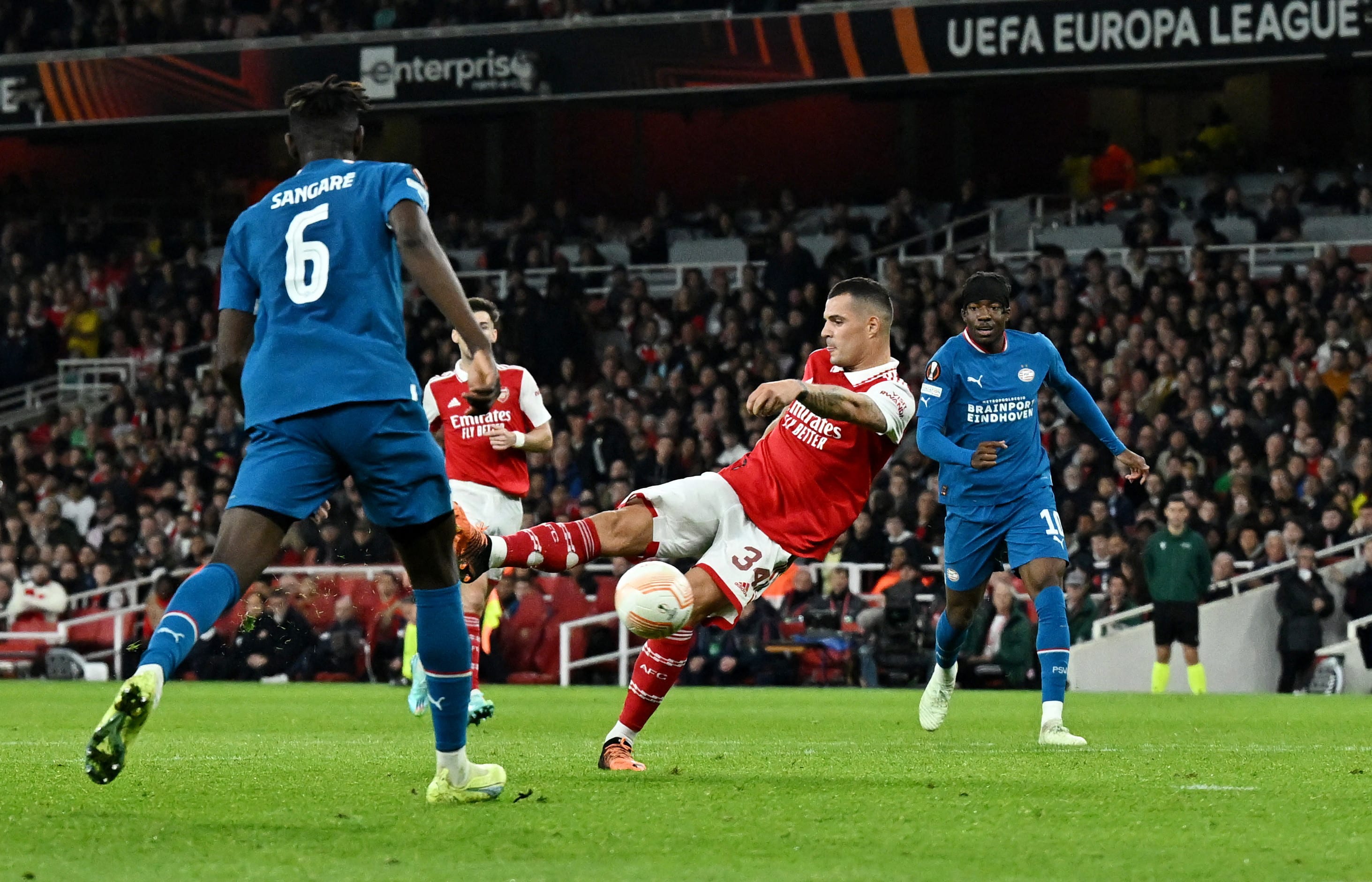 גרניט ג'אקה, קשר ארסנל