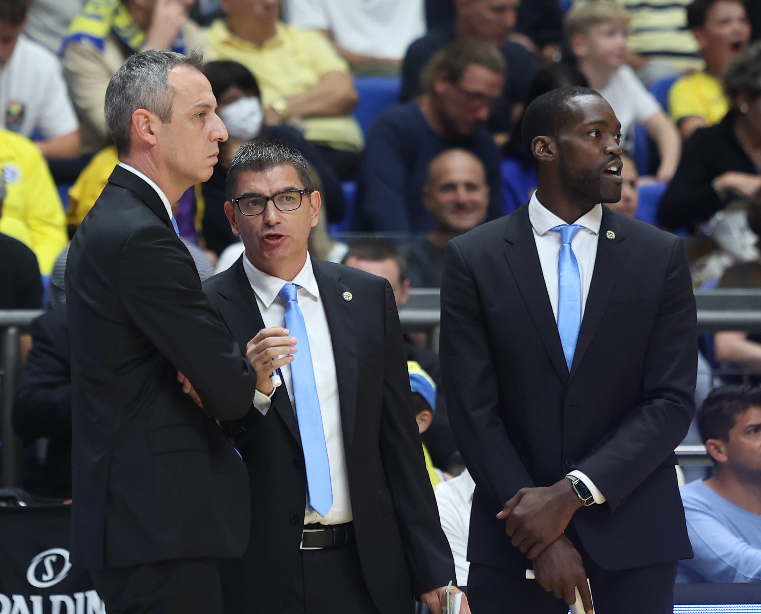 מאמן מכבי תל אביב עודד קטש והצוות שלו