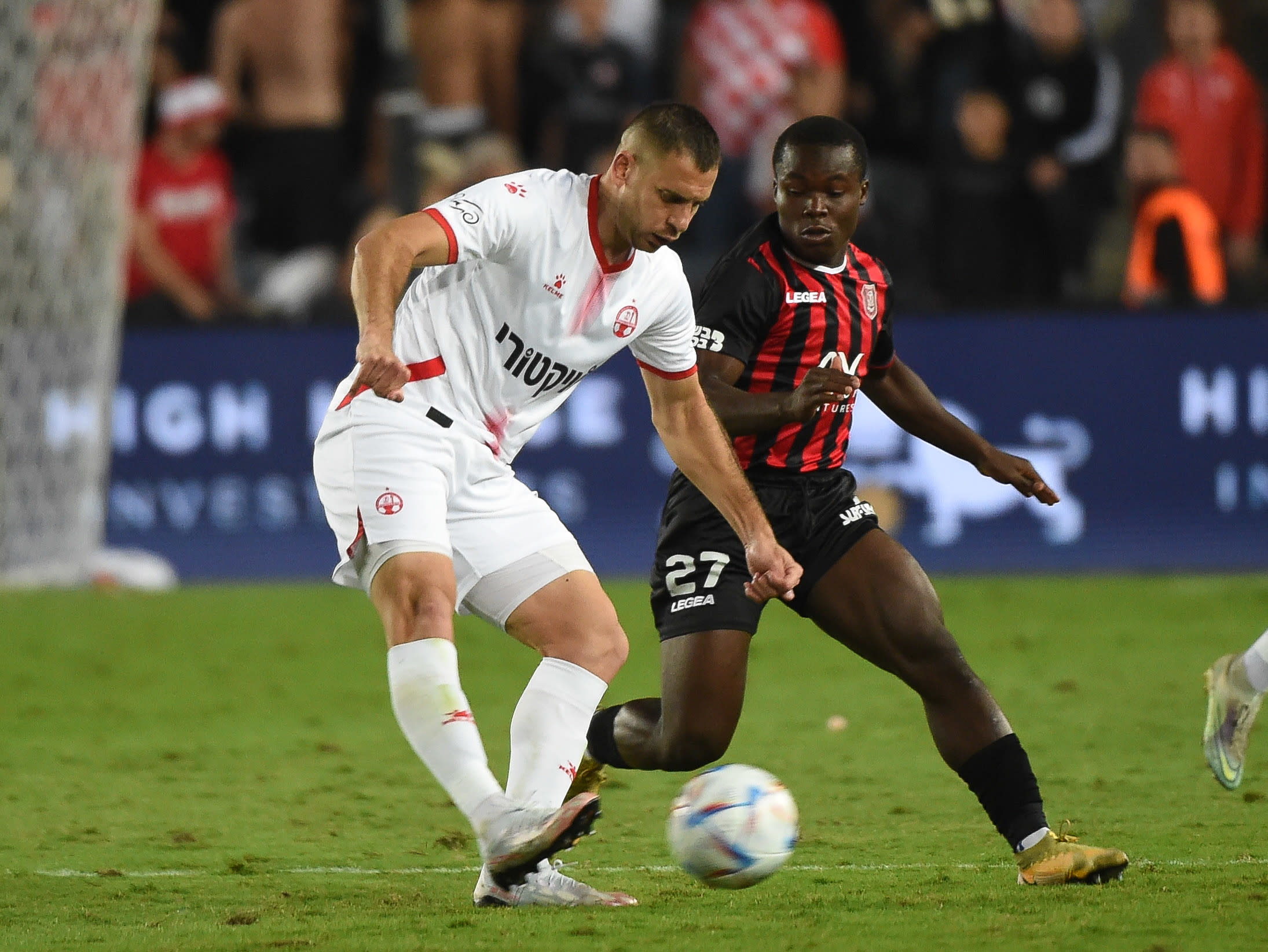 שחקן הפועל ירושלים סדריק דון מול איאד אבו עביד, הפועל באר שבע