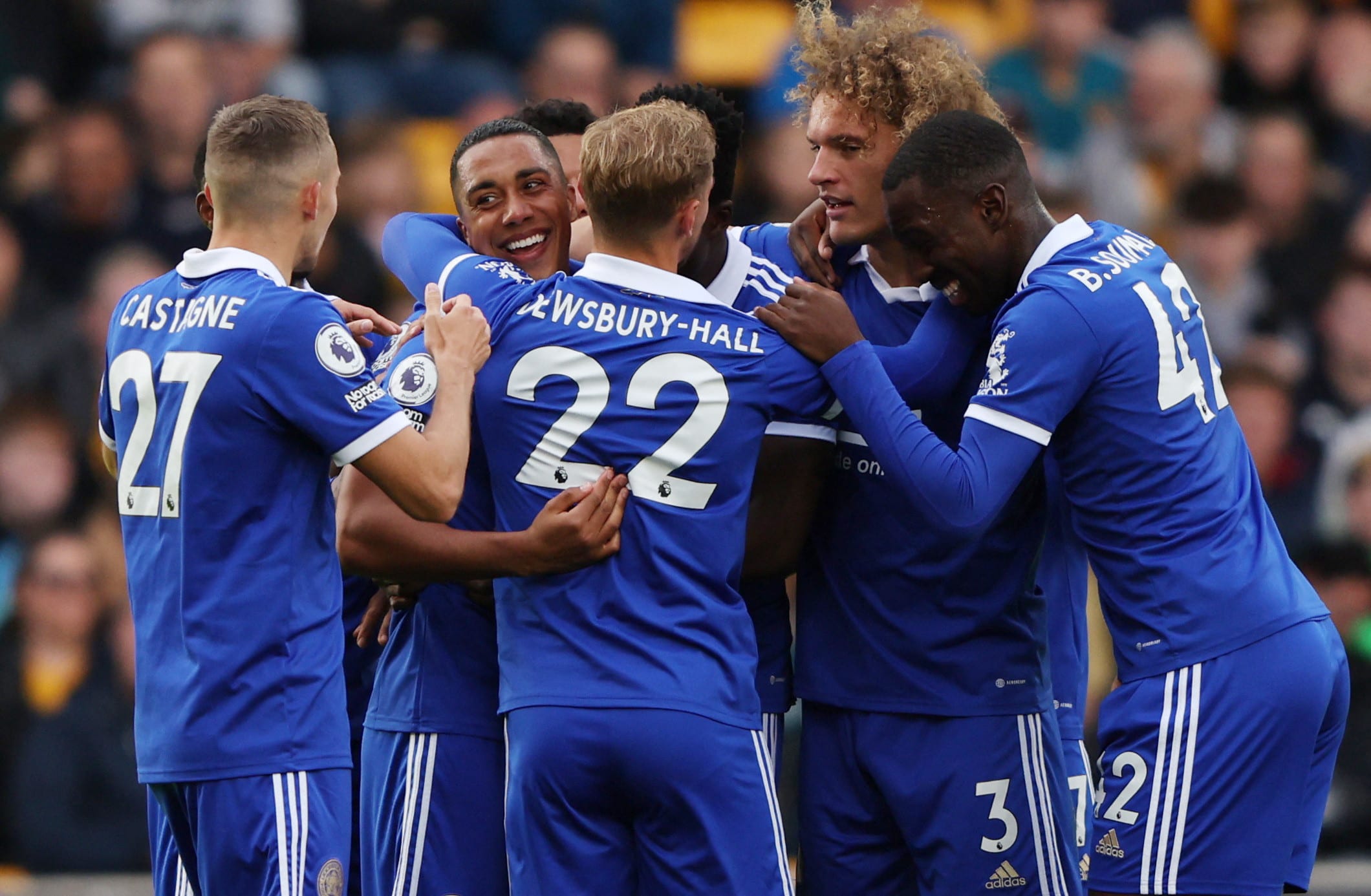 שחקני לסטר חוגגים עם יורי טילמאנס