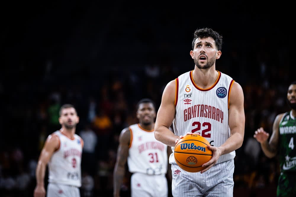 אנג'לו קלויארו שחקן גלאטסראיי