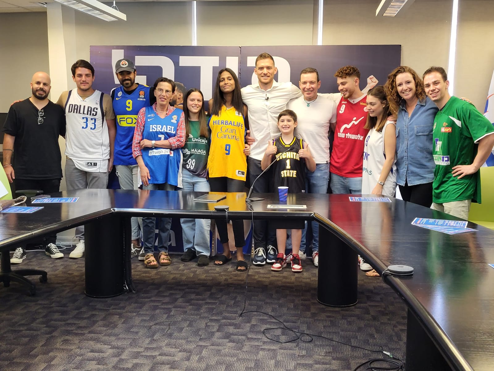 גל מקל מודיע על פרישה מכדורסל