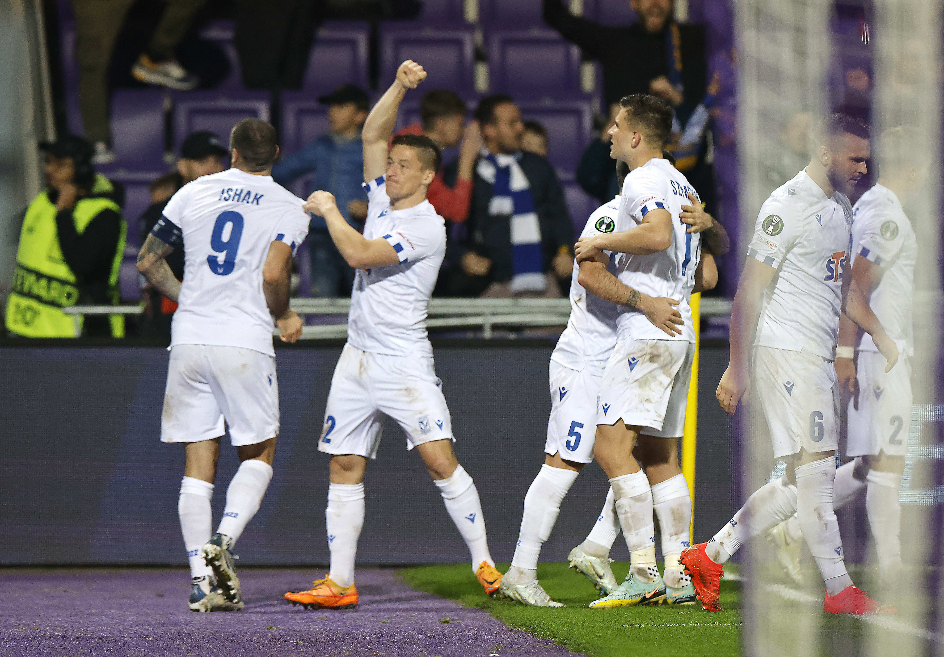 מיקאל אישק, שחקן לך פוזנן