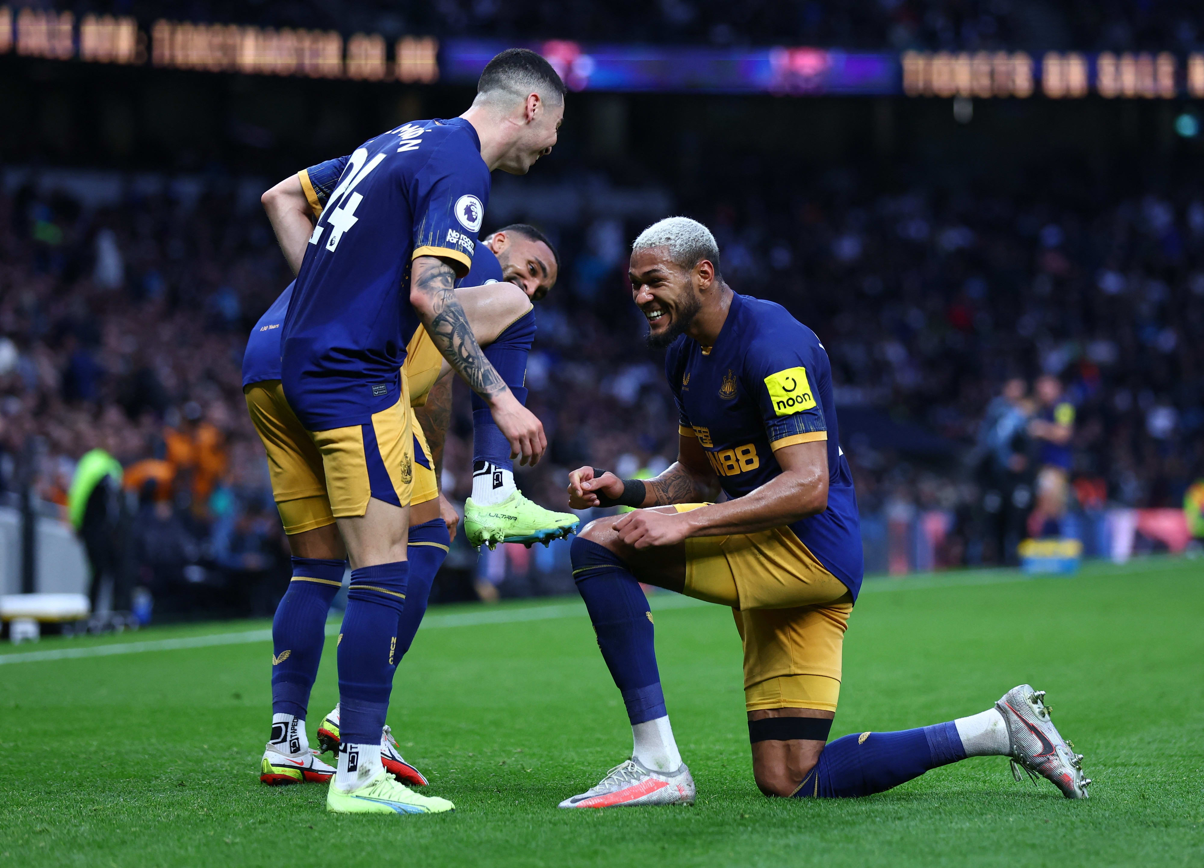 מיגל אלמירון עם קאלום ווילסון ניוקאסל חוגג