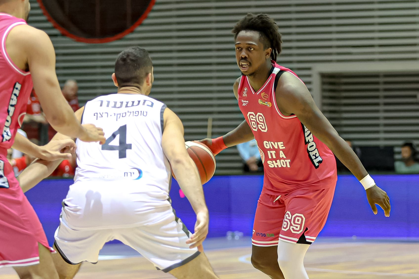 ג'ייקובן בראון, שחקן הפועל תל אביב