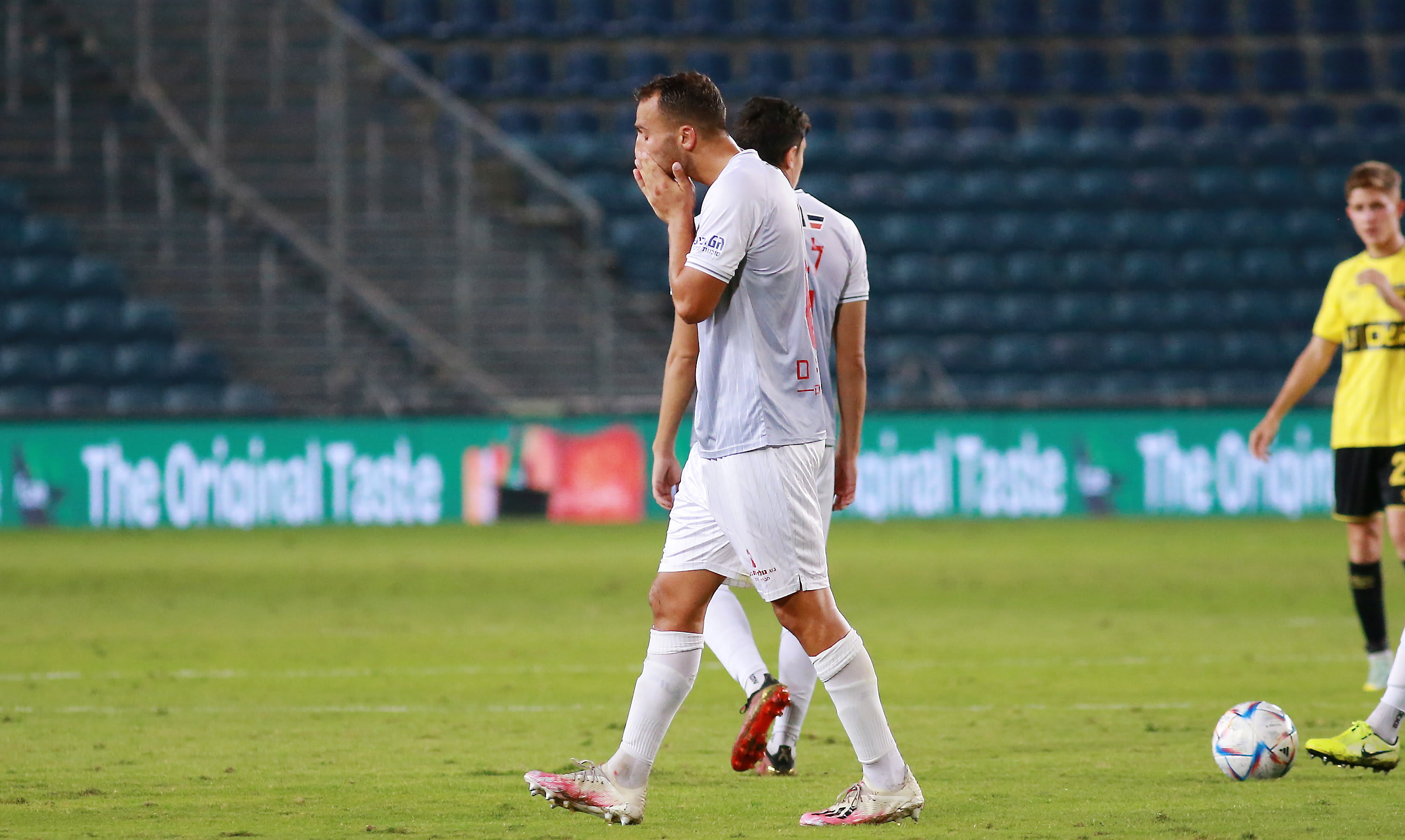 תמיר גלזר שחקן הפועל חיפה לאחר הרחקתו