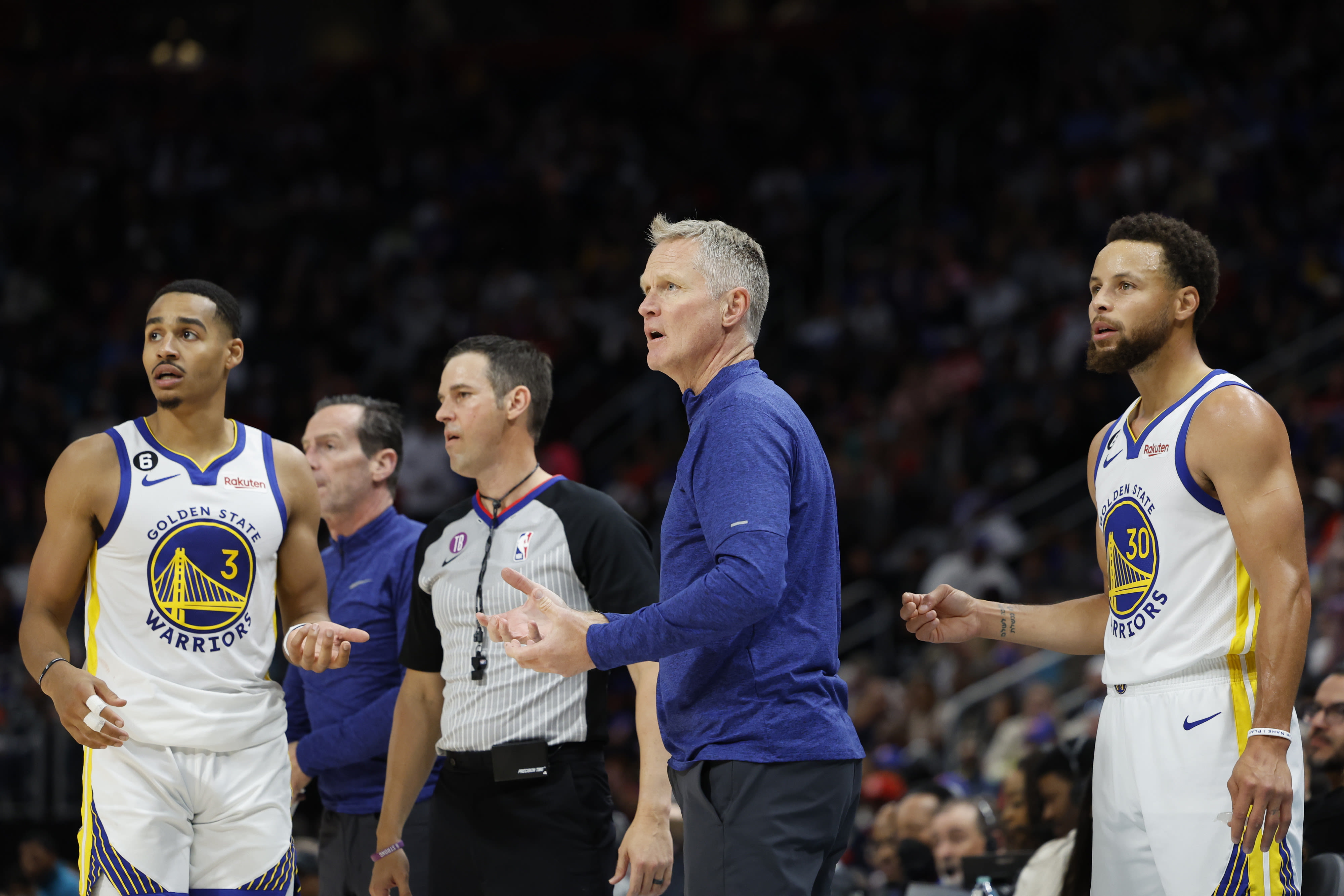 סטיב קר מאמן גולדן סטייט ווריירס עם סטפן קרי, ג'ורדן פול