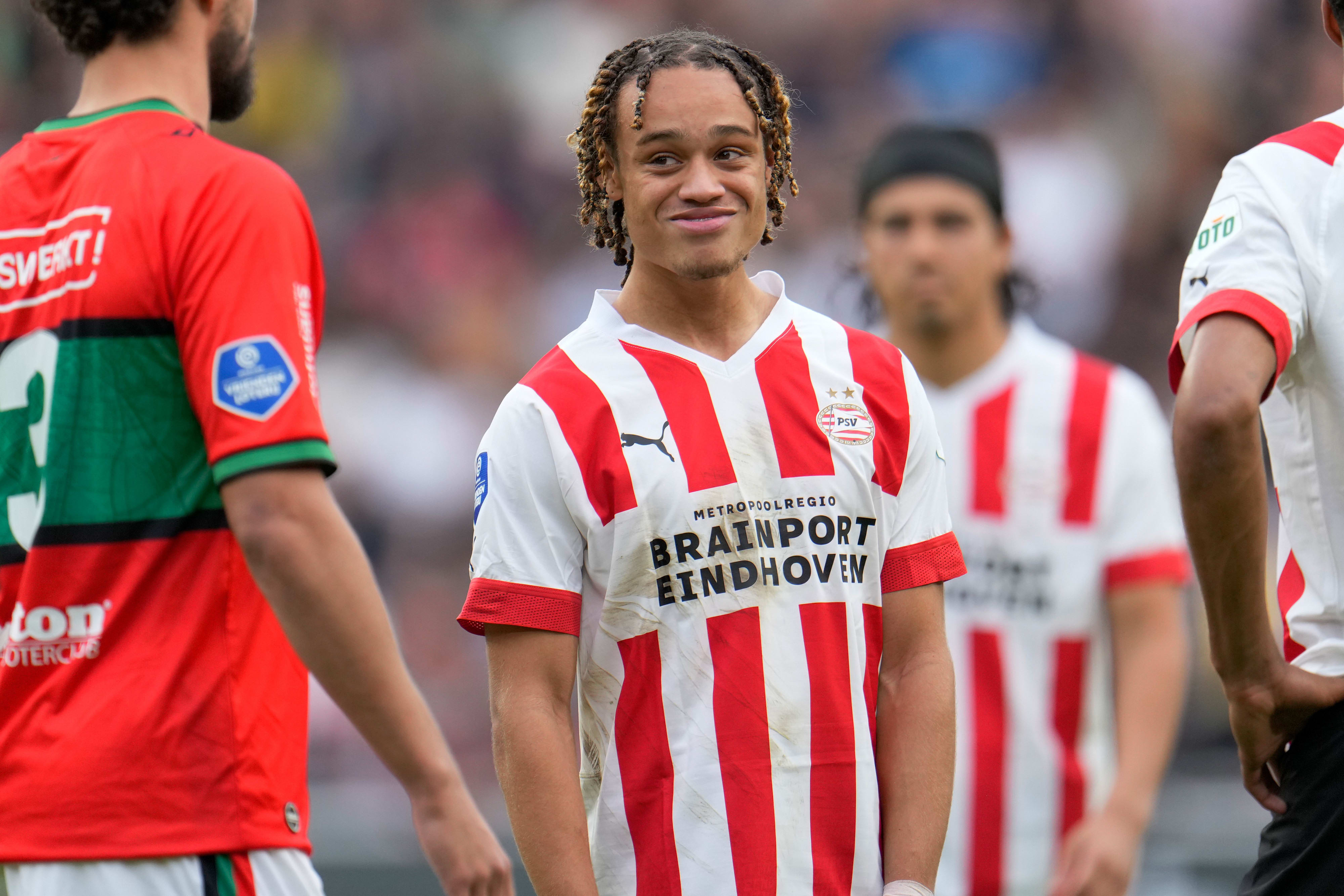 שחקן פ.ס.וו איינדהובן, צ'אבי סימונס