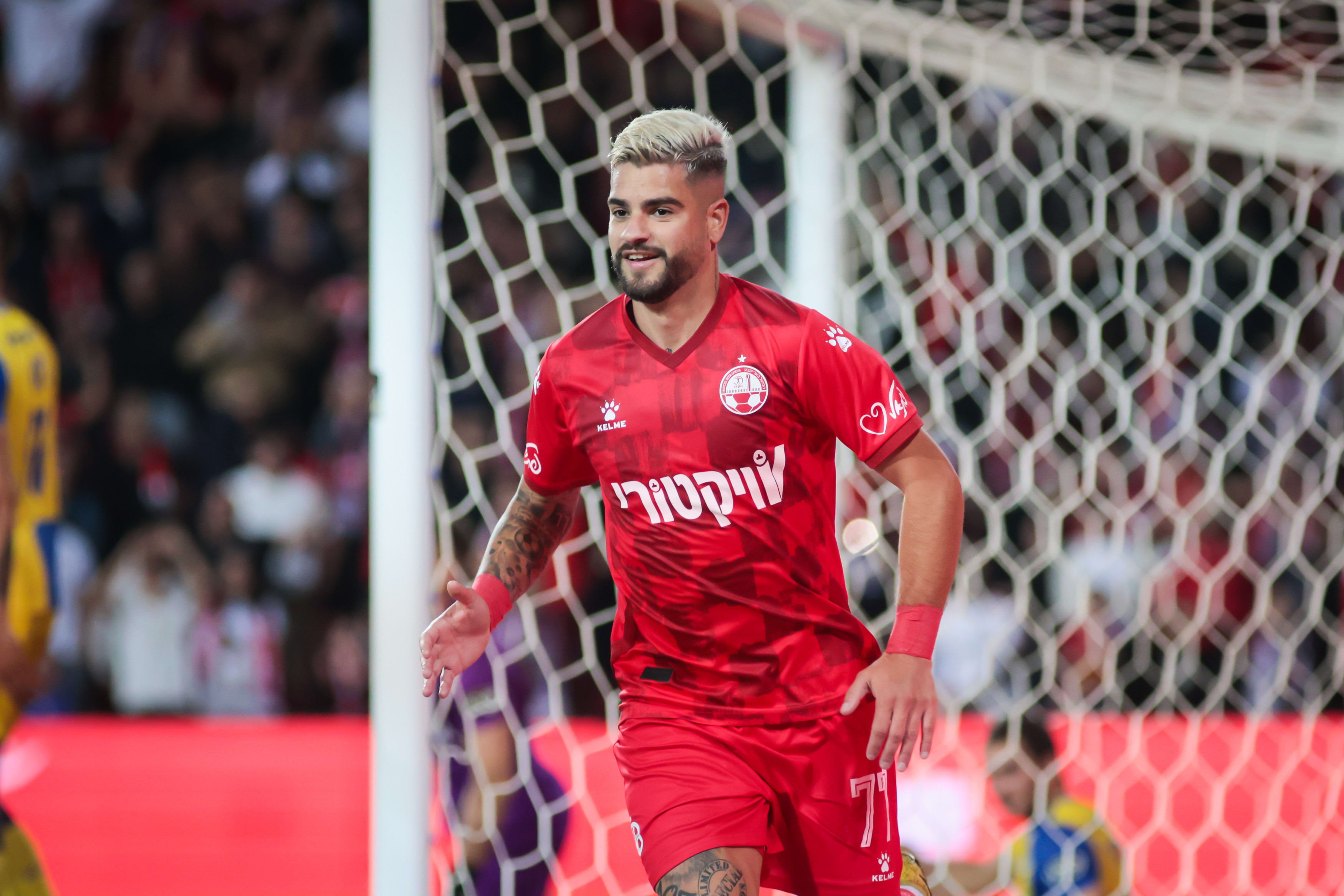 רותם חטואל, שחקן הפועל באר שבע חוגג