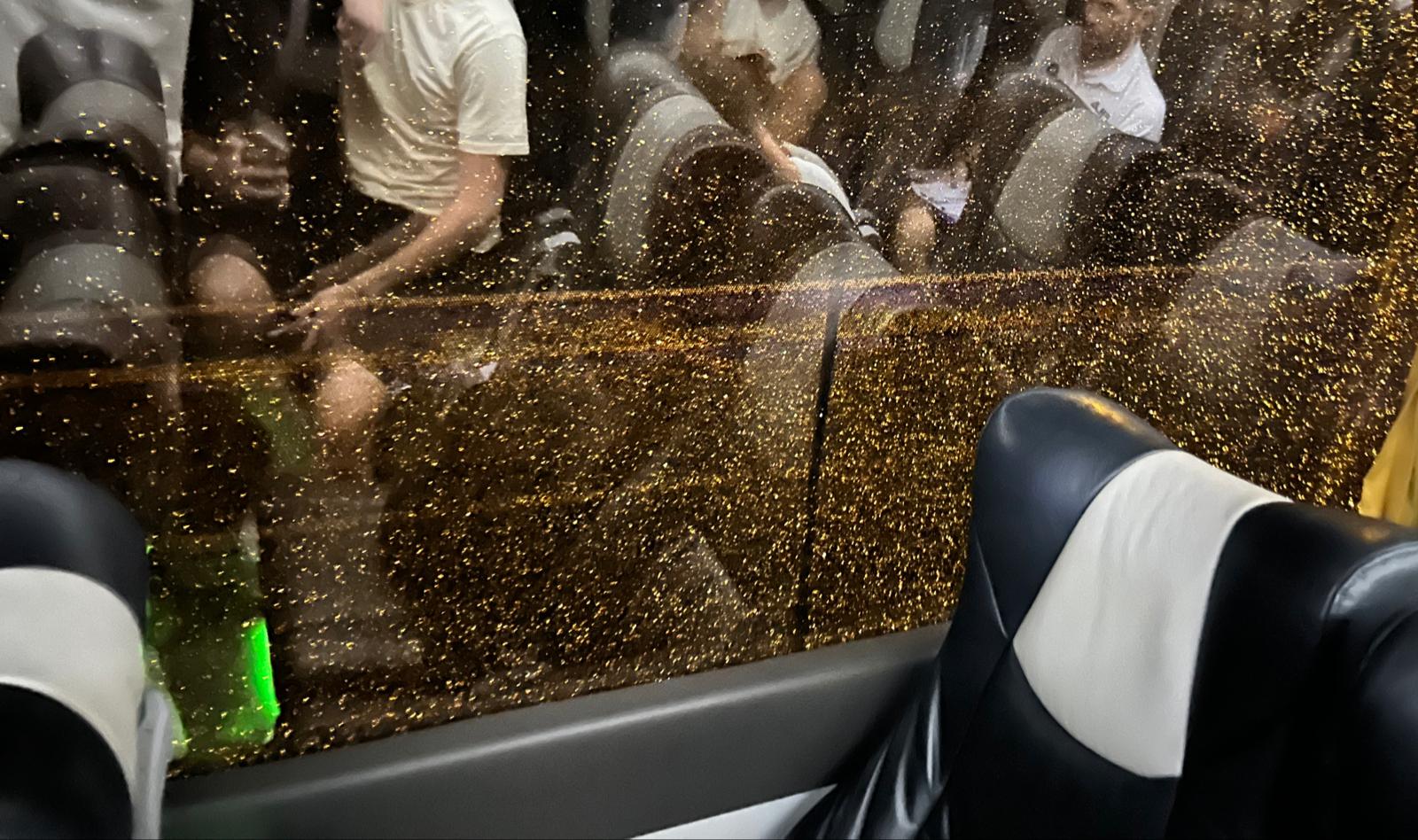 אוטובוס מכבי תל אביב אחרי זריקת אבנים ביציאה מאצטדיון טרנר
