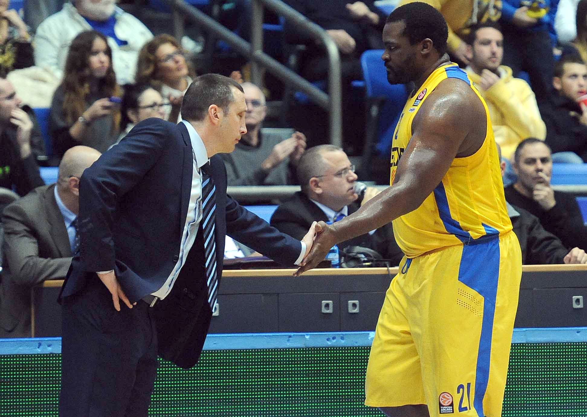 דיוויד בלאט מאמן מכבי תל אביב עם סופוקליס שחורציאניטיס