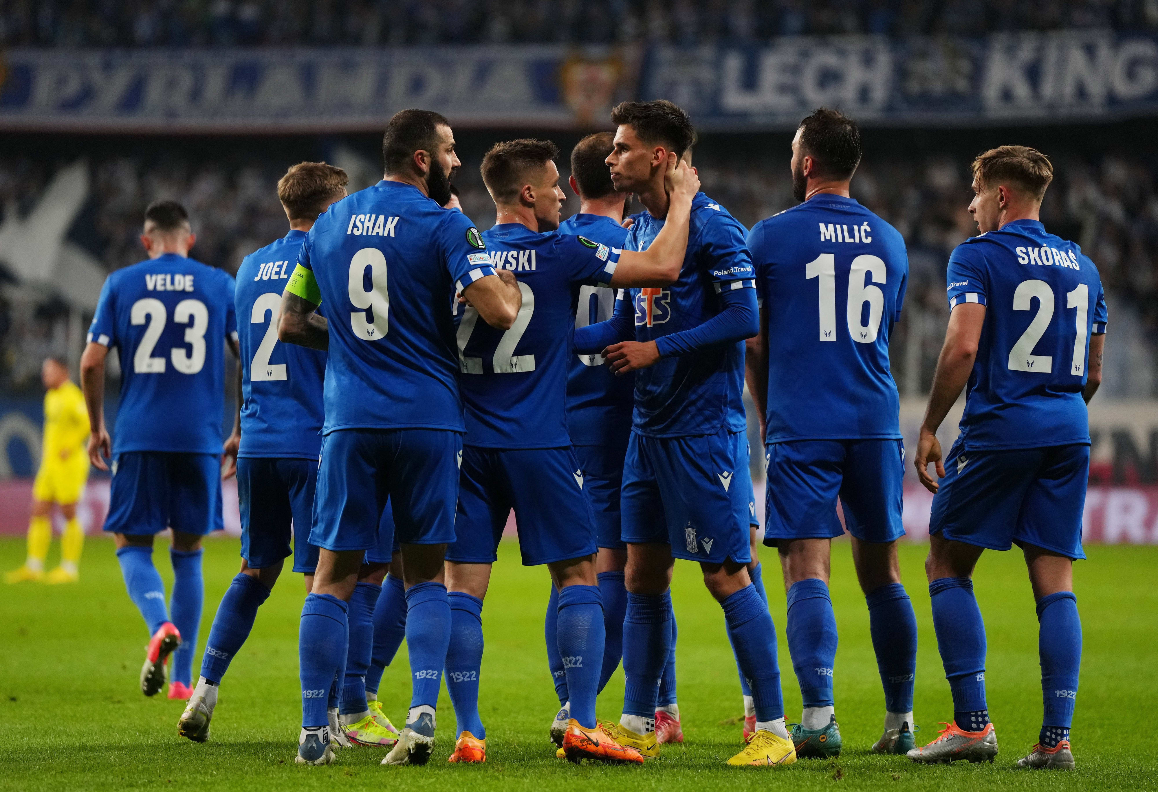 שחקני לך פוזנן חוגגים