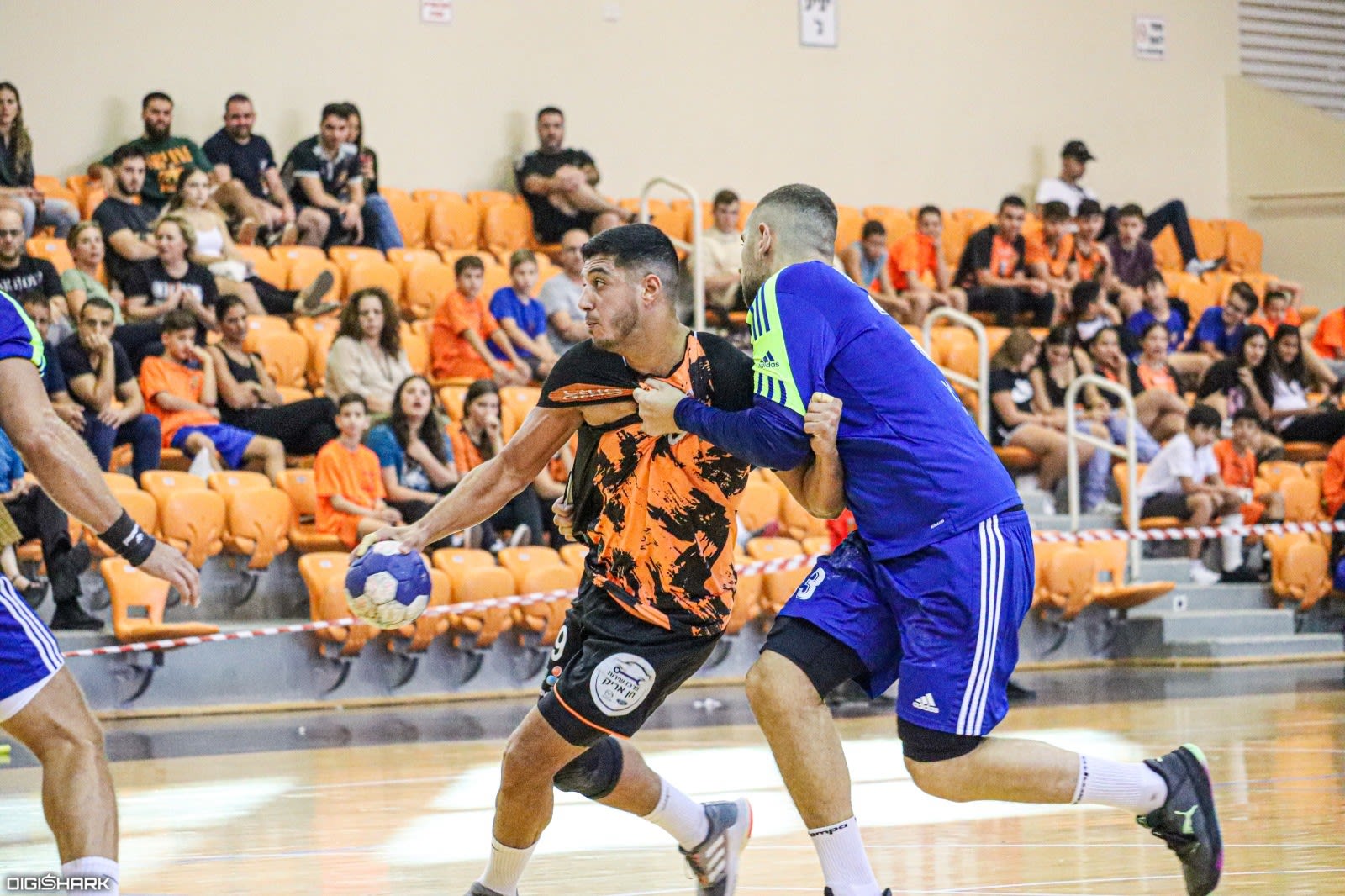 ניב שמן מול גל עזיראל במפגש בין נס ציונה למכבי ראשון לציון