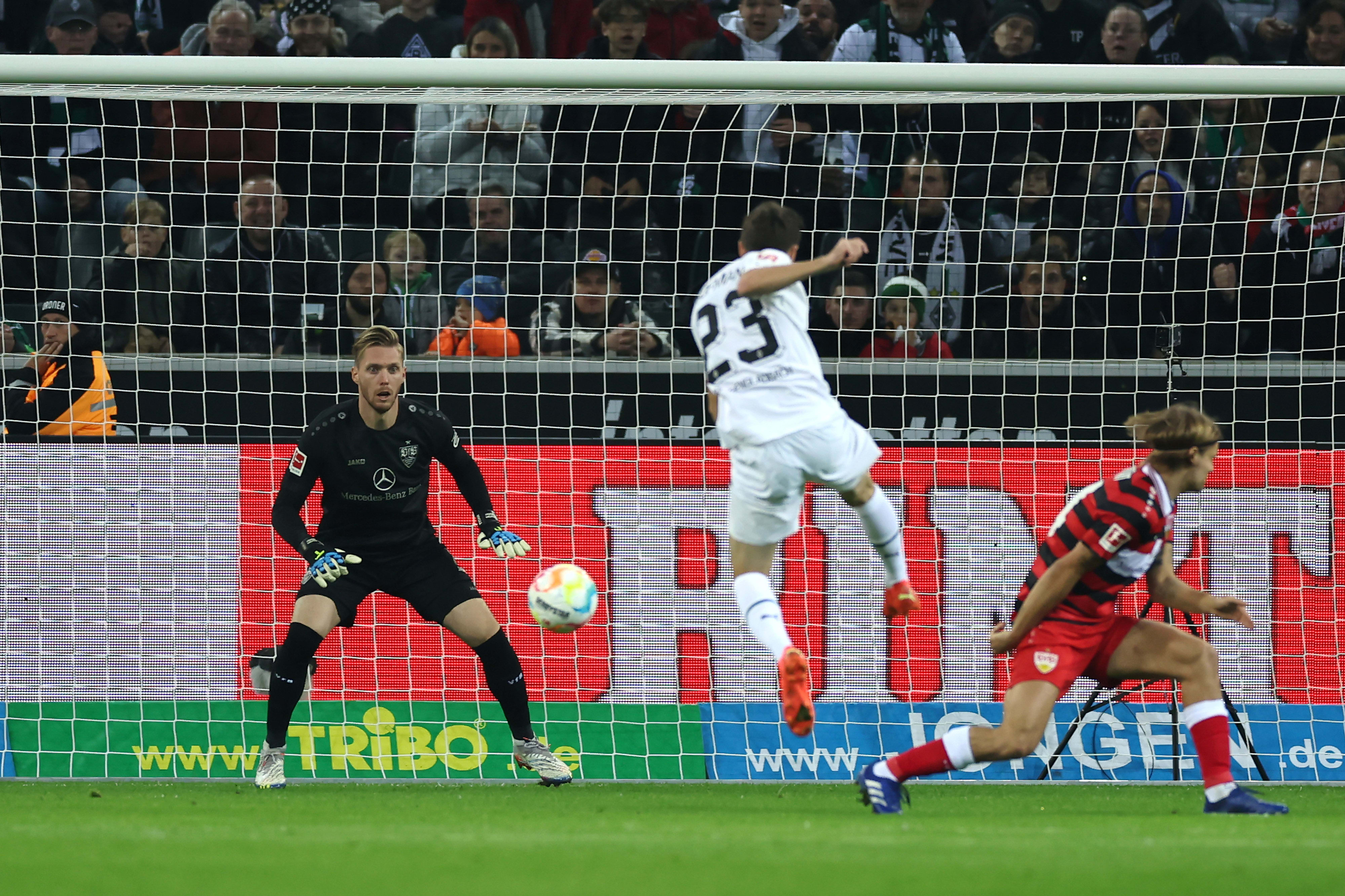 שחקן בורוסיה מנשנגלדבאך יונאס הופמן כובש