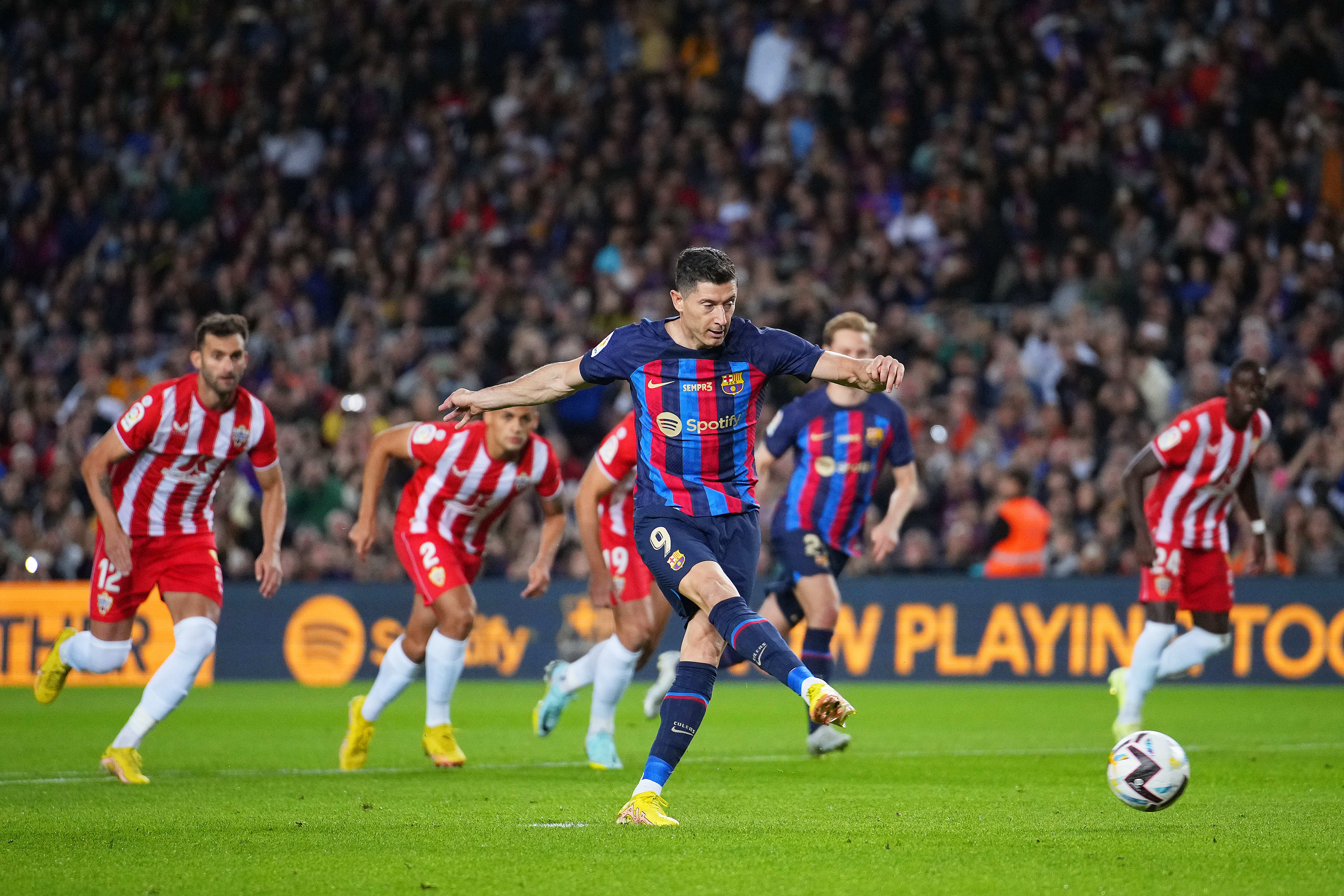 Роберт Левандовски Барселона 2022. Lewandowski Barcelona. Левандовски руки.