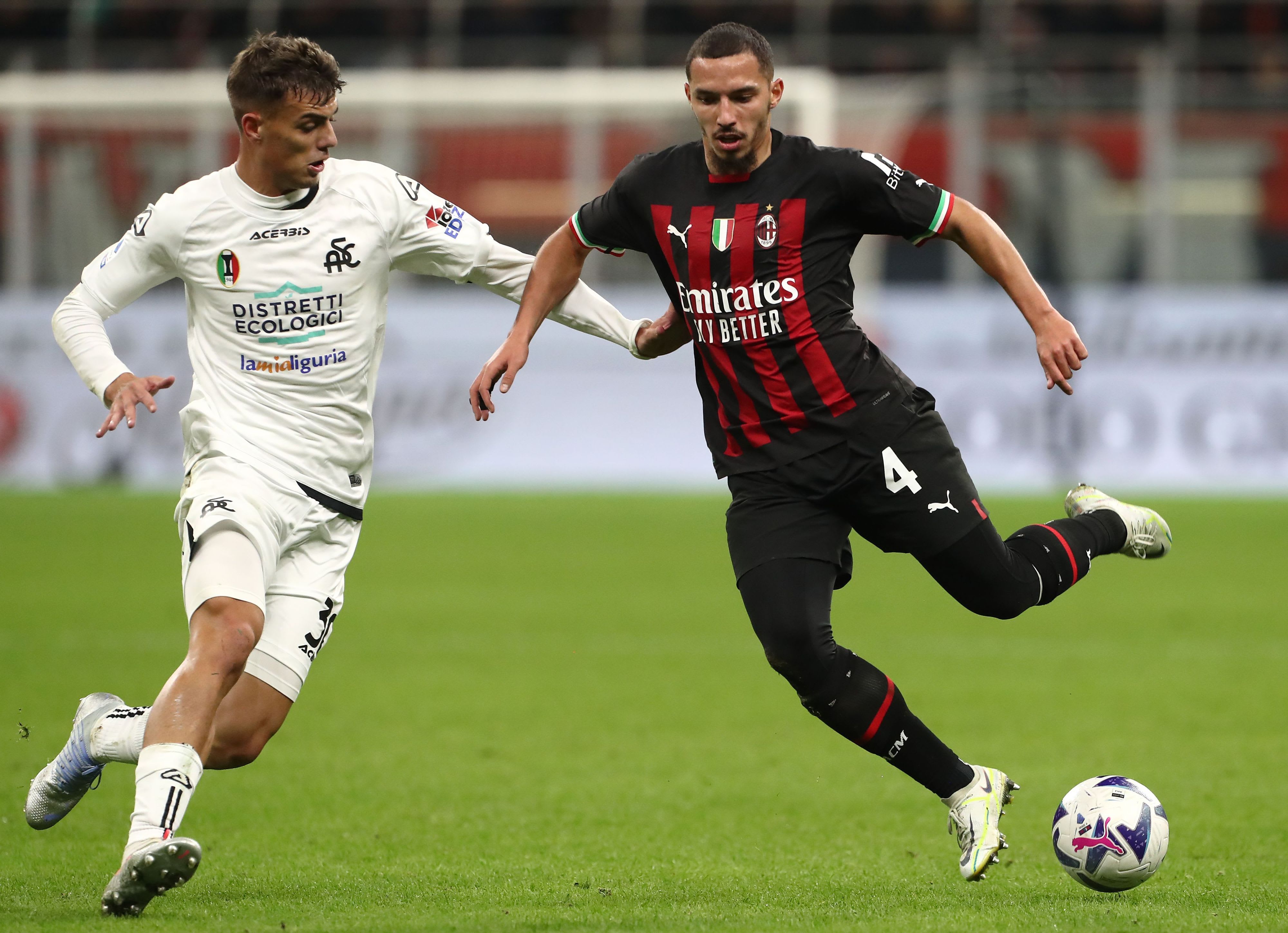 שחקן ספציה דניאל מלדיני לצד שחקן מילאן איסמעיל בנאסר