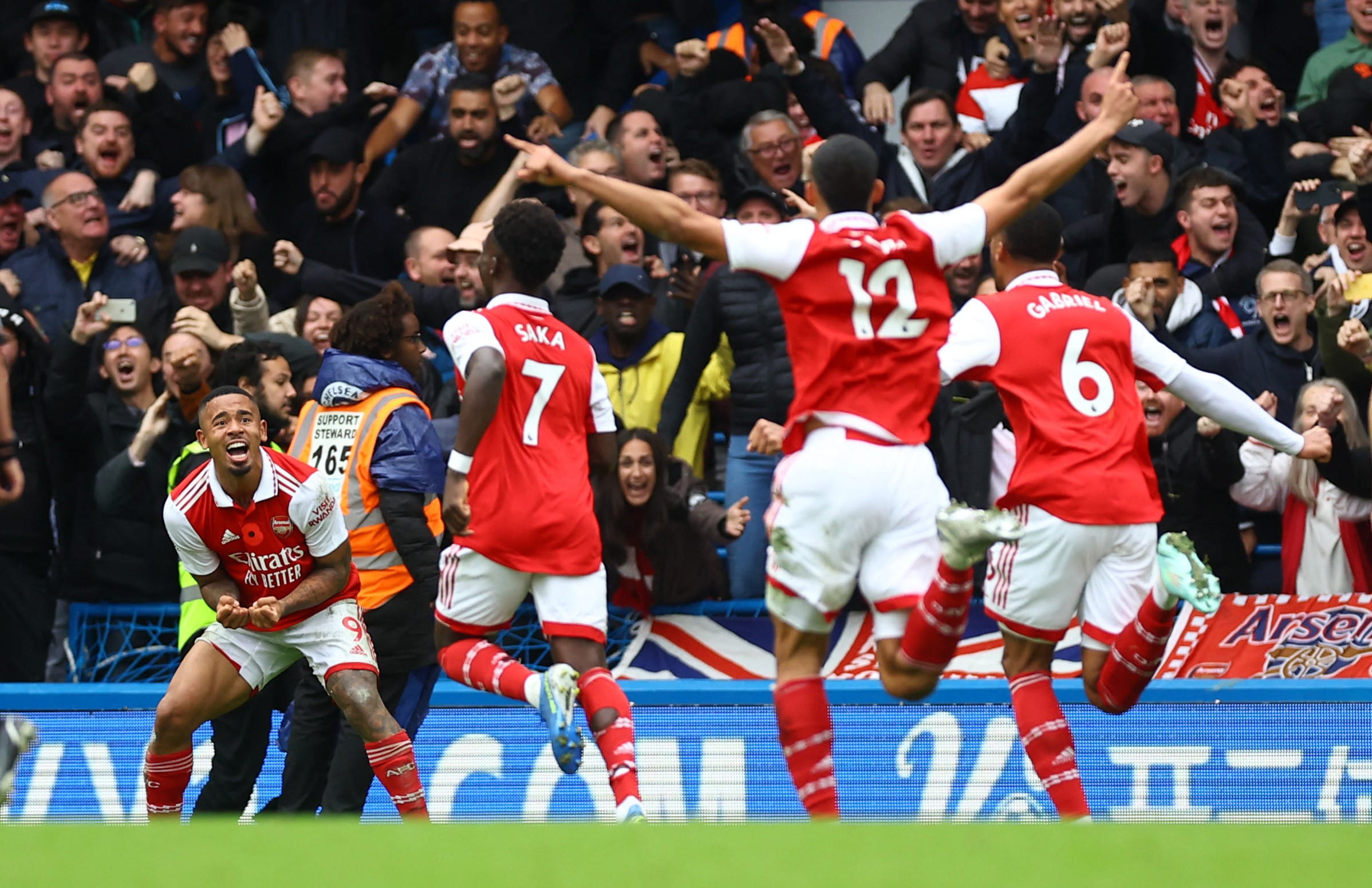 Arsenal players celebrate