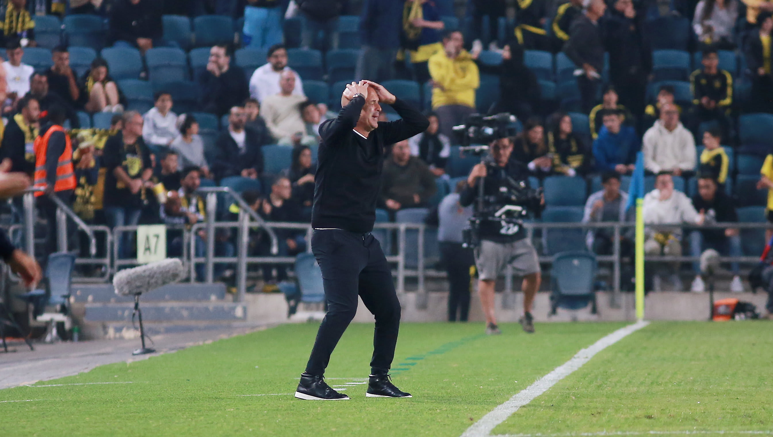 יוסי אבוקסיס מאמן בית"ר ירושלים