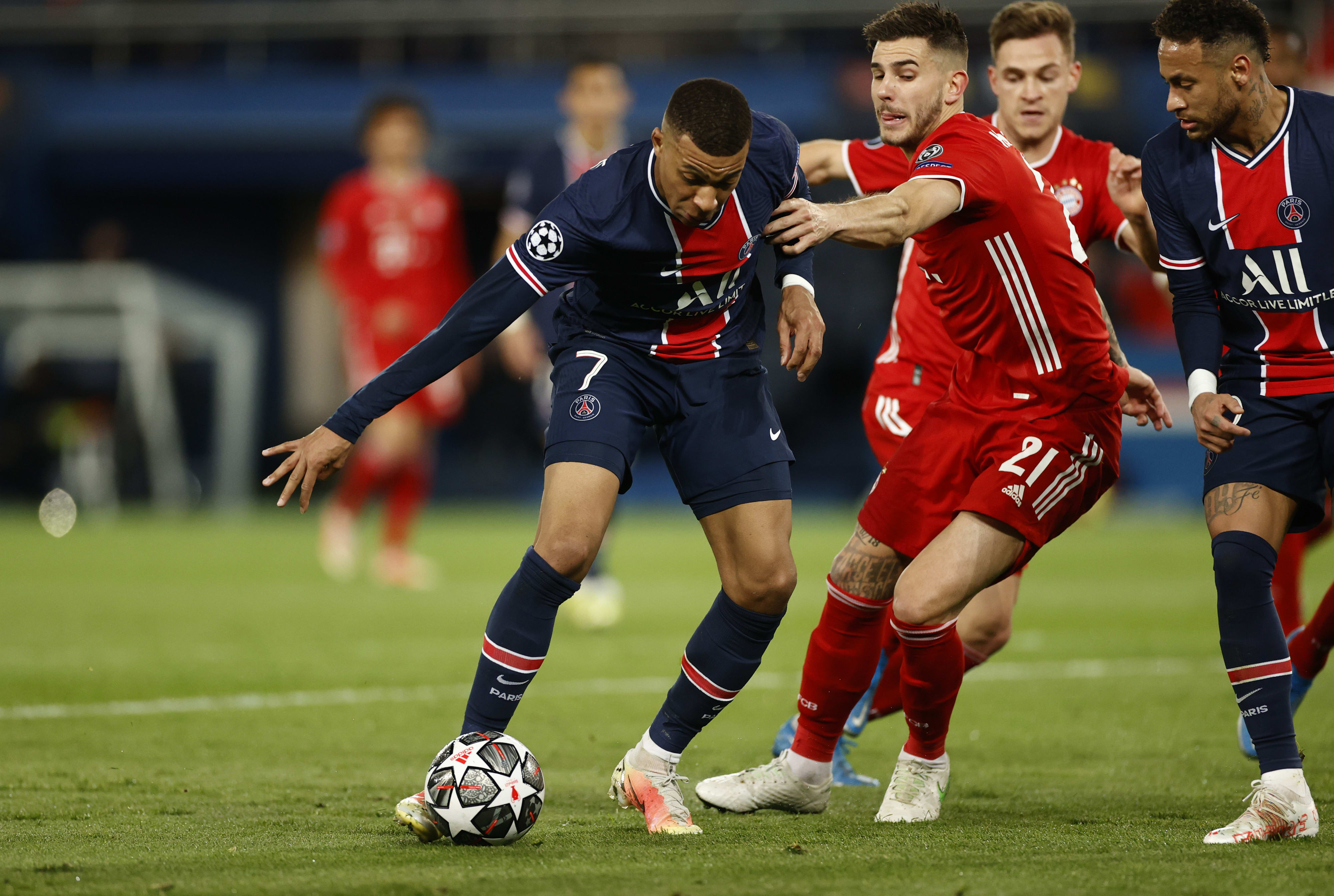 קיליאן אמבפה פריז סן ז'רמן מול לוקאס הרננדז באיירן מינכן