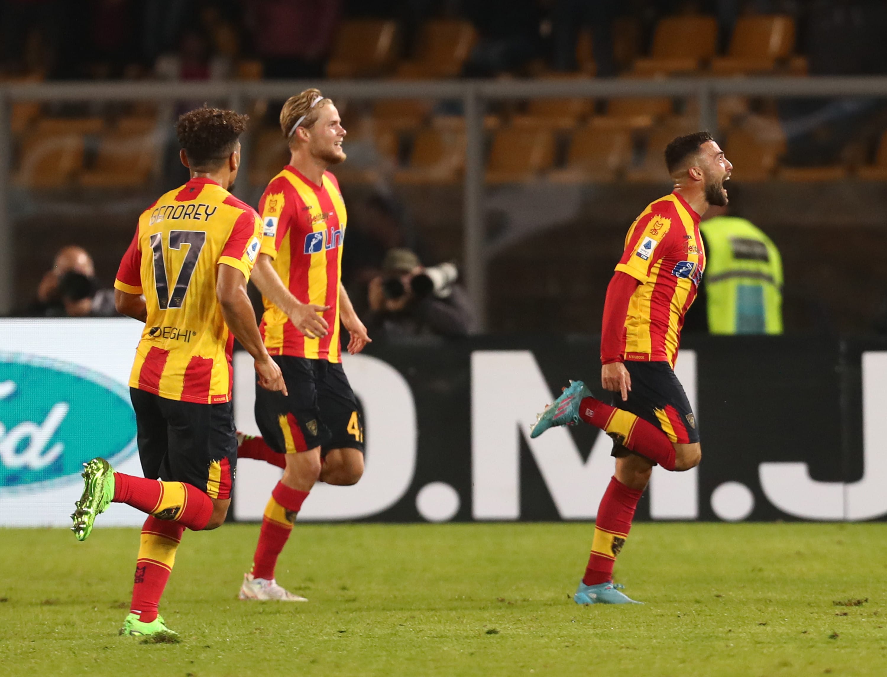 פדריקו די פרנצ'סקו שחקן לצ'ה חוגג שער