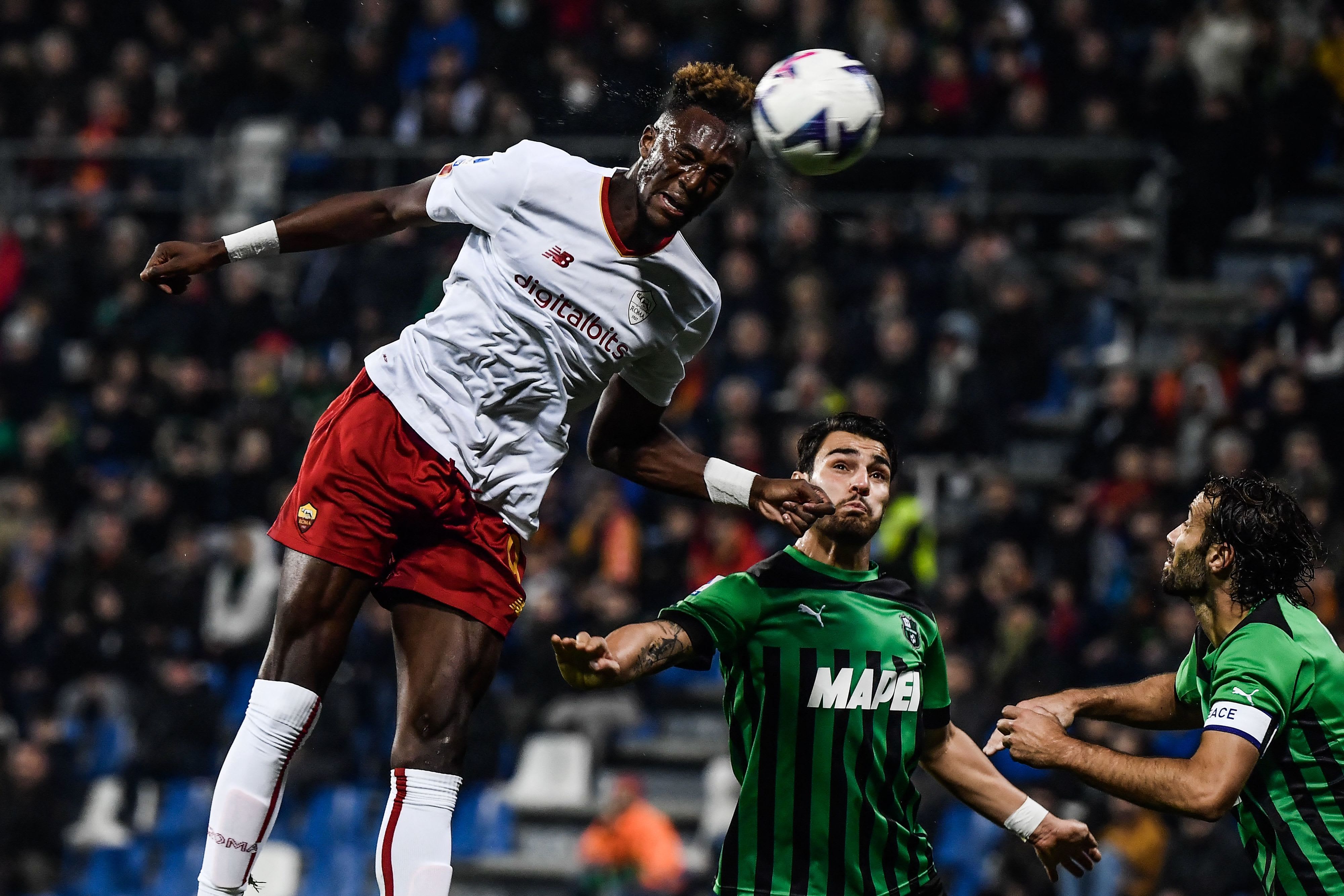 טמי אברהם שחקן רומא נוגח לרשת ססואולו