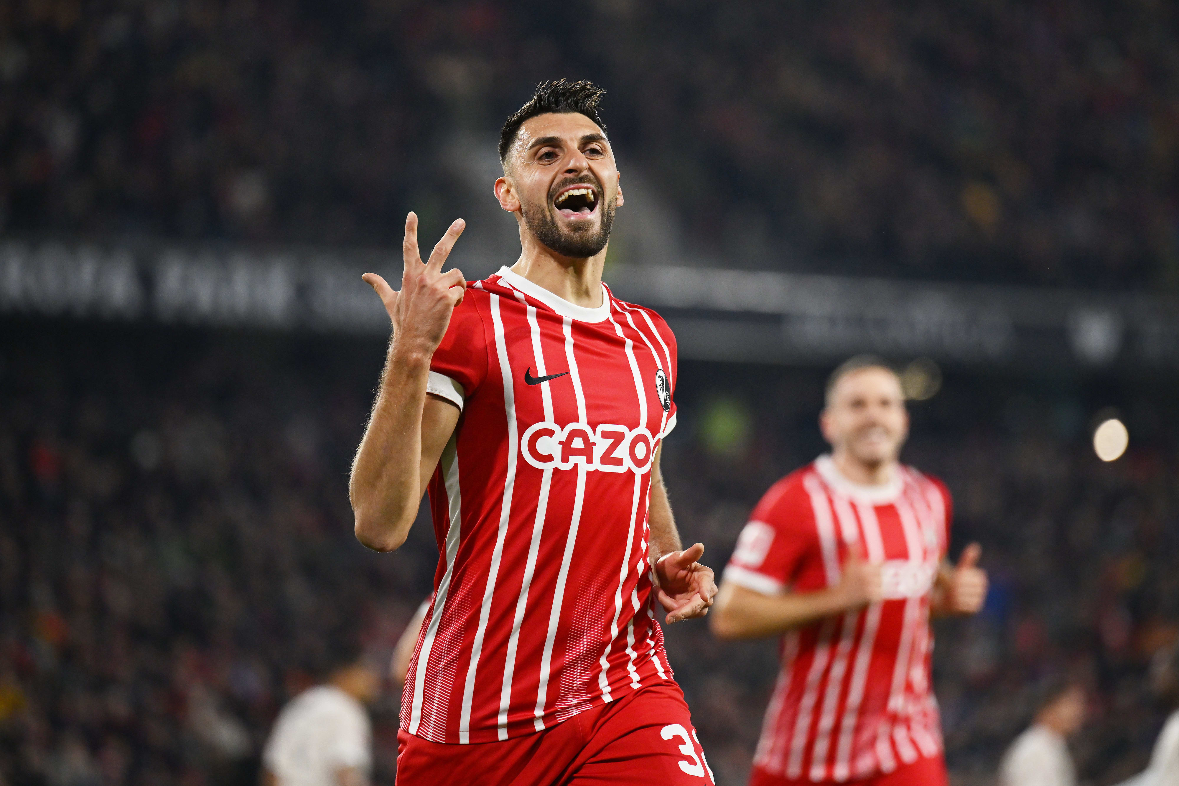 וינצ'נזו גריפו שחקן פרייבורג חוגג שלושער