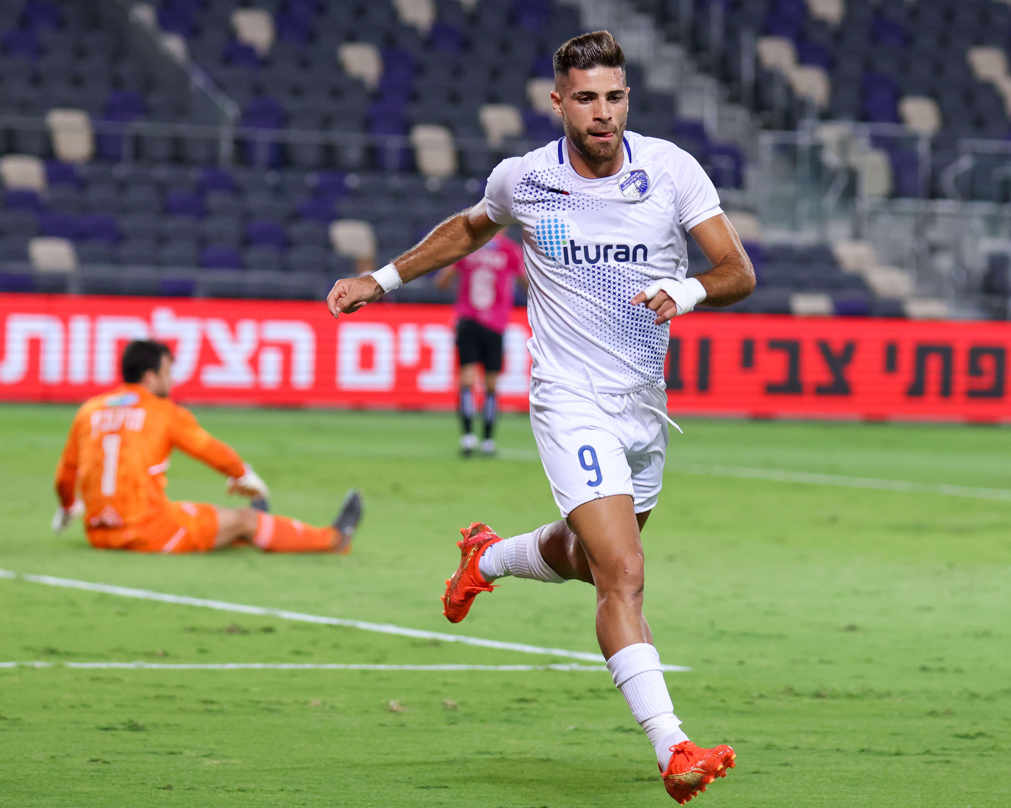 איתמר שבירו שחקן עירוני קרית שמונה חוגג שער