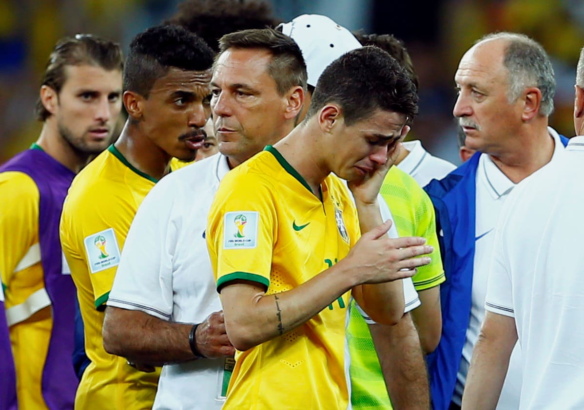 שחקן נבחרת ברזיל, אוסקר, אחרי התבוסה בחצי גמר מונדיאל 2014
