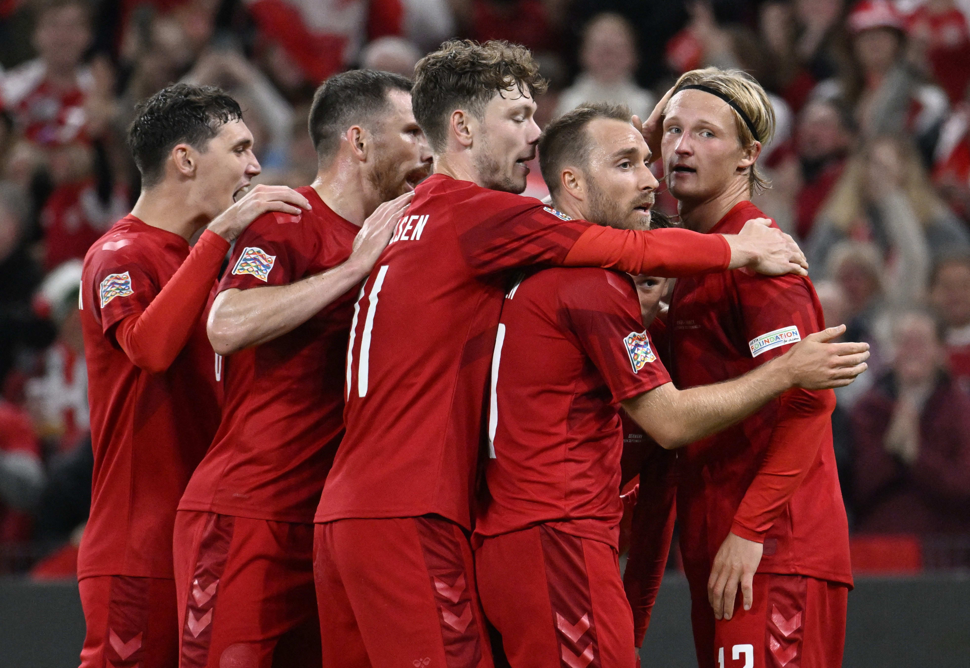 שחקני נבחרת דנמרק חוגגים